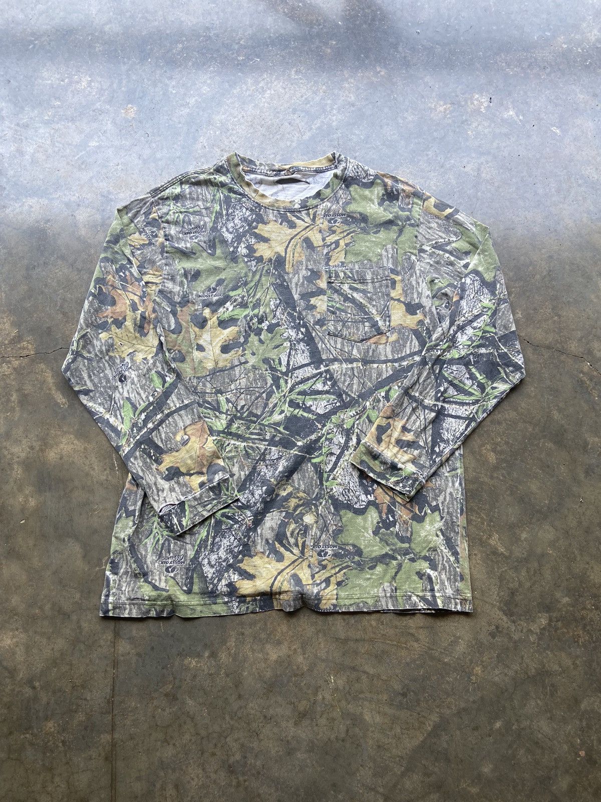 Vintage Crazy Vintage 90’s Distressed Camo T-Shirt XL Size US XL / EU 56 / 4 - 1 Thumbnail