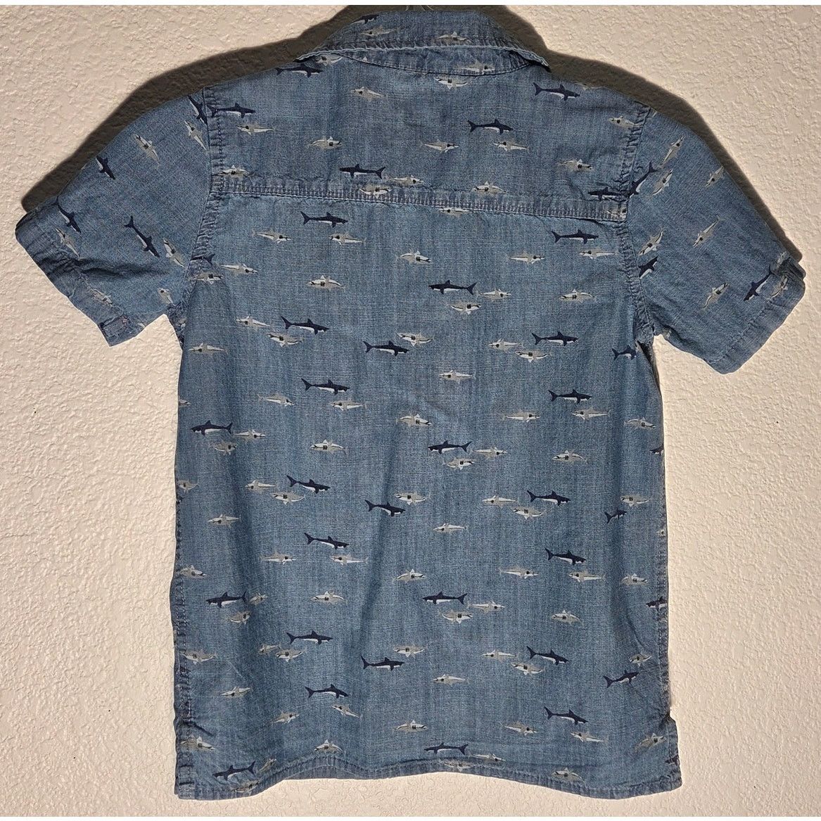 Oshkosh OshKosh B'Gosh Blue Shark Button-Up Shirt - Boys 8 Size US XXS / EU 40 - 2 Thumbnail