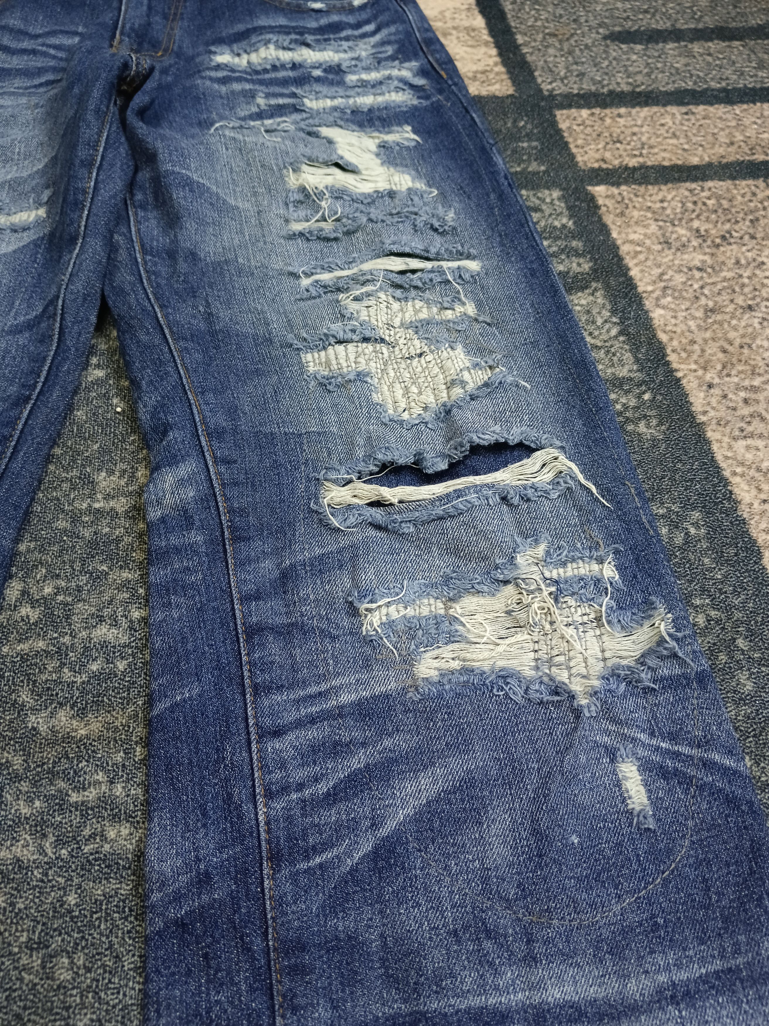 Japanese Brand M.C.D ART&CRAFT DISTRESSED DENIM PANTS Size US 32 / EU 48 - 6 Thumbnail