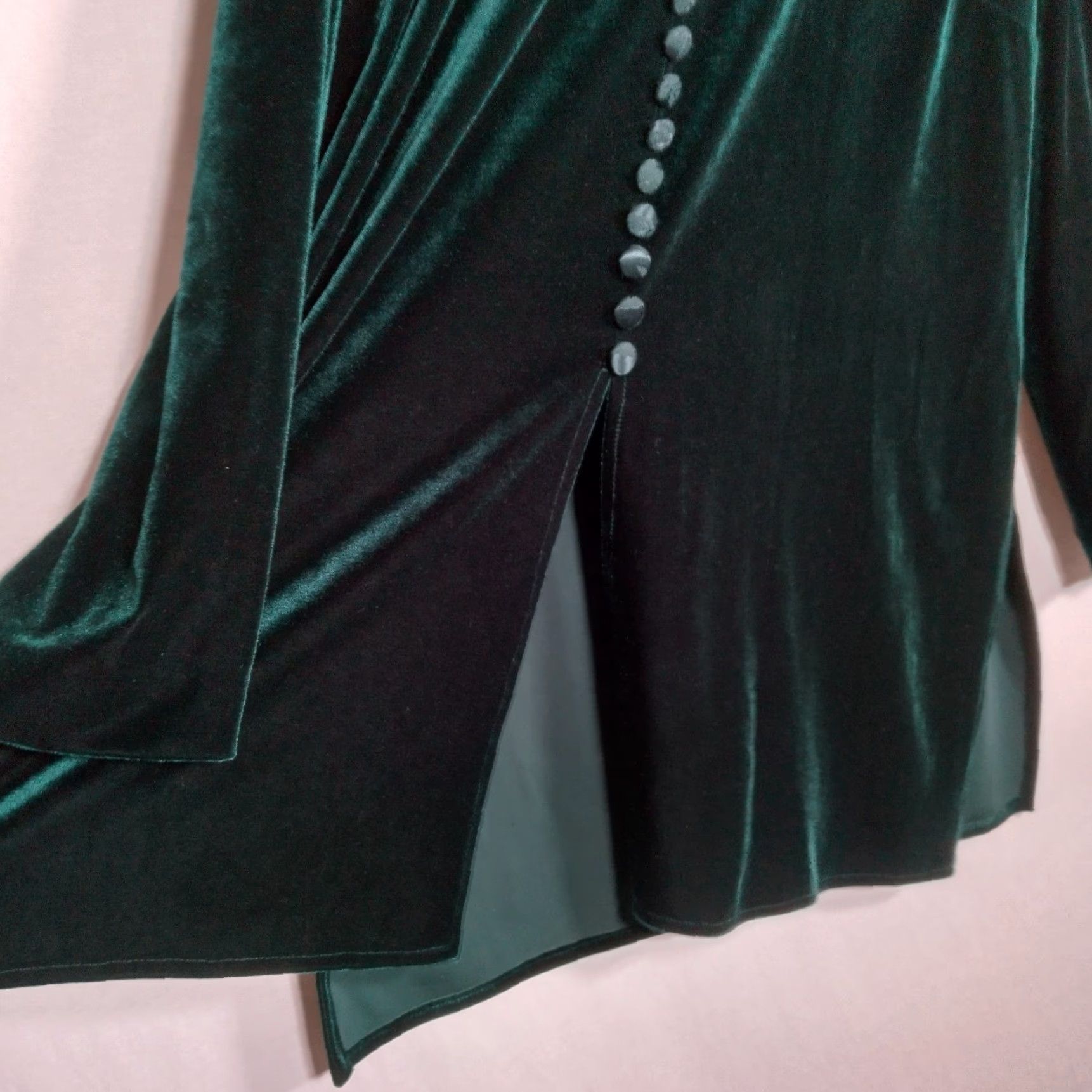 Velour Vintage J.B.S. LTD Emerald Green Velour Blouse 16W Round Neckline Long Sleeve Button Accent Fairy Fairycore Renaissance Whimsy Vintage 1990s Size XXL / US 16-18 / IT 52-54 - 7 Thumbnail