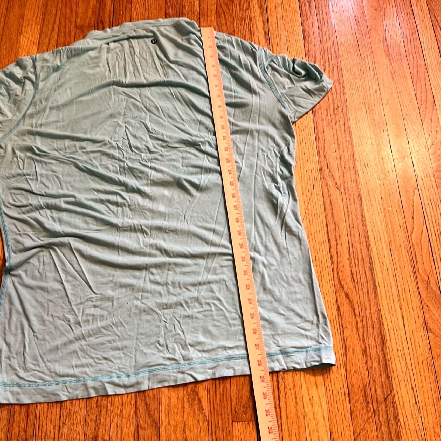 Lululemon Lululemon Shirt Mens XL light green V Neck T-Shirt Soft Lightweight Mens XL Green V Neck Shirt Size US XL / EU 56 / 4 - 6 Thumbnail