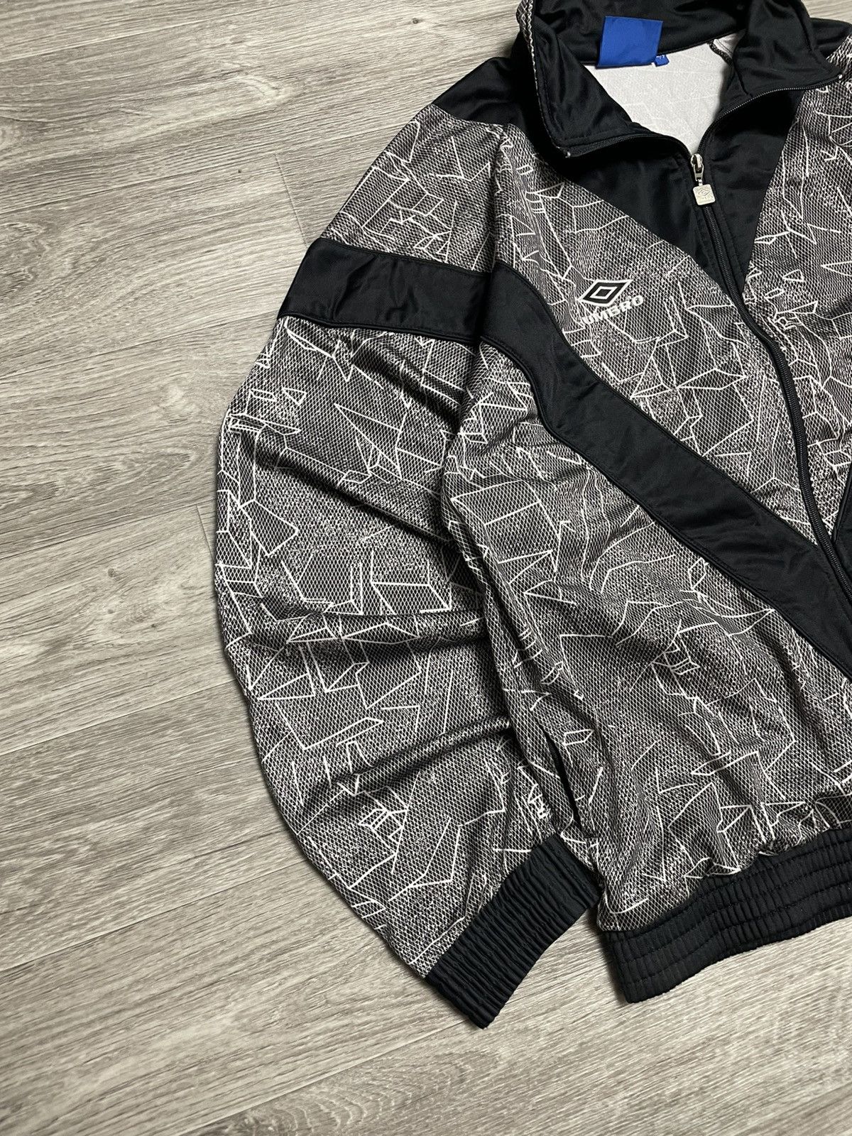 Umbro Vintage 90s Umbro Geometric Pattern Zip-Up Track Jacket Size US XL / EU 56 / 4 - 4 Thumbnail