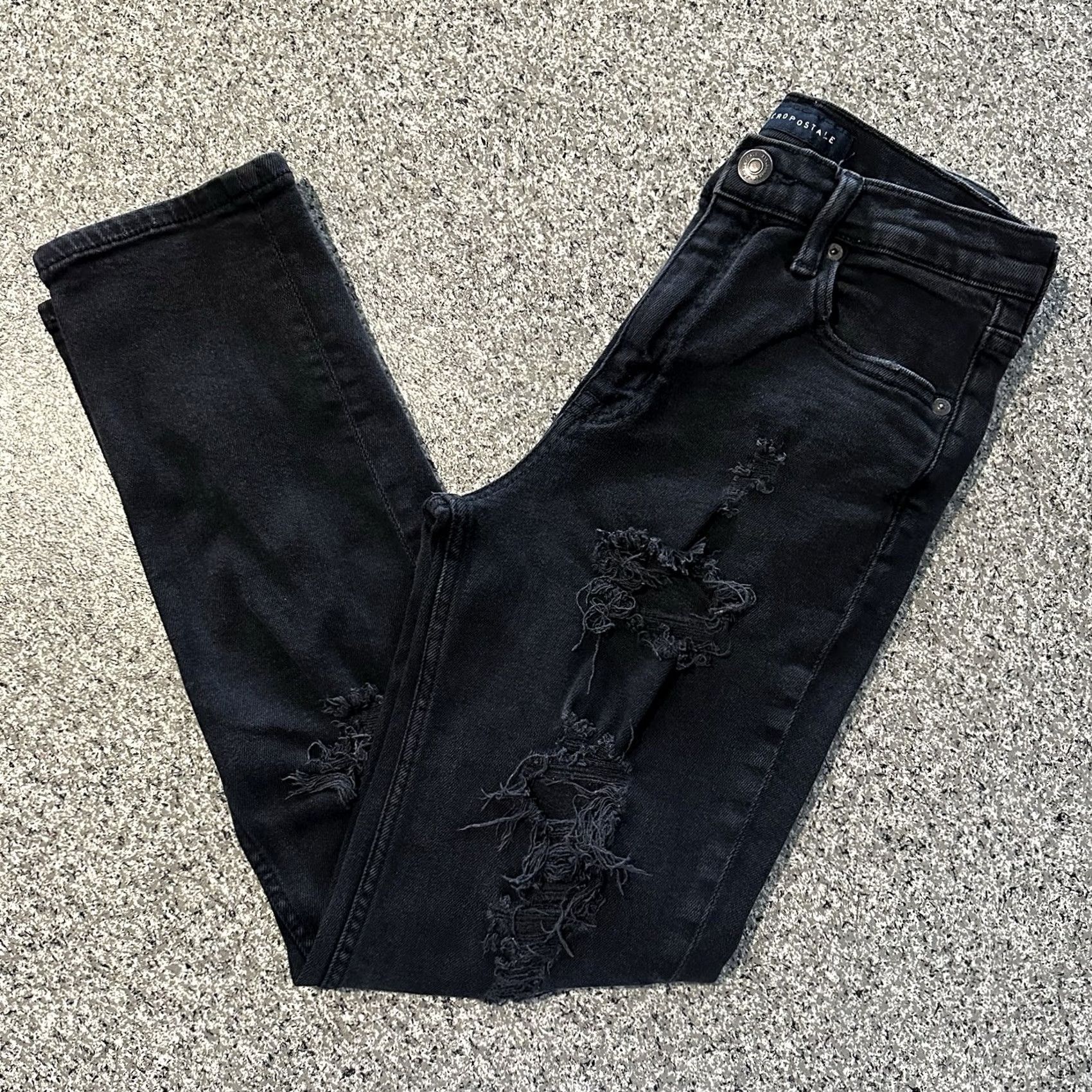 Vintage Aérópostale Jeans Women's 4 R 26x27 High Rise Mom Distressed Relaxed Black Jeans Size 26" / US 2 / IT 38 - 2 Thumbnail