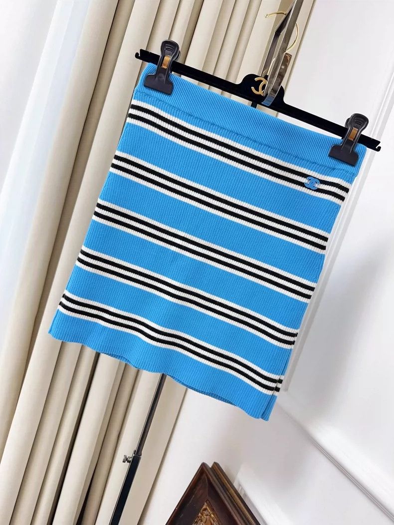 Chanel Chanel 24A blue striped knitted skirt Size 42" / US 20 - 1 Thumbnail