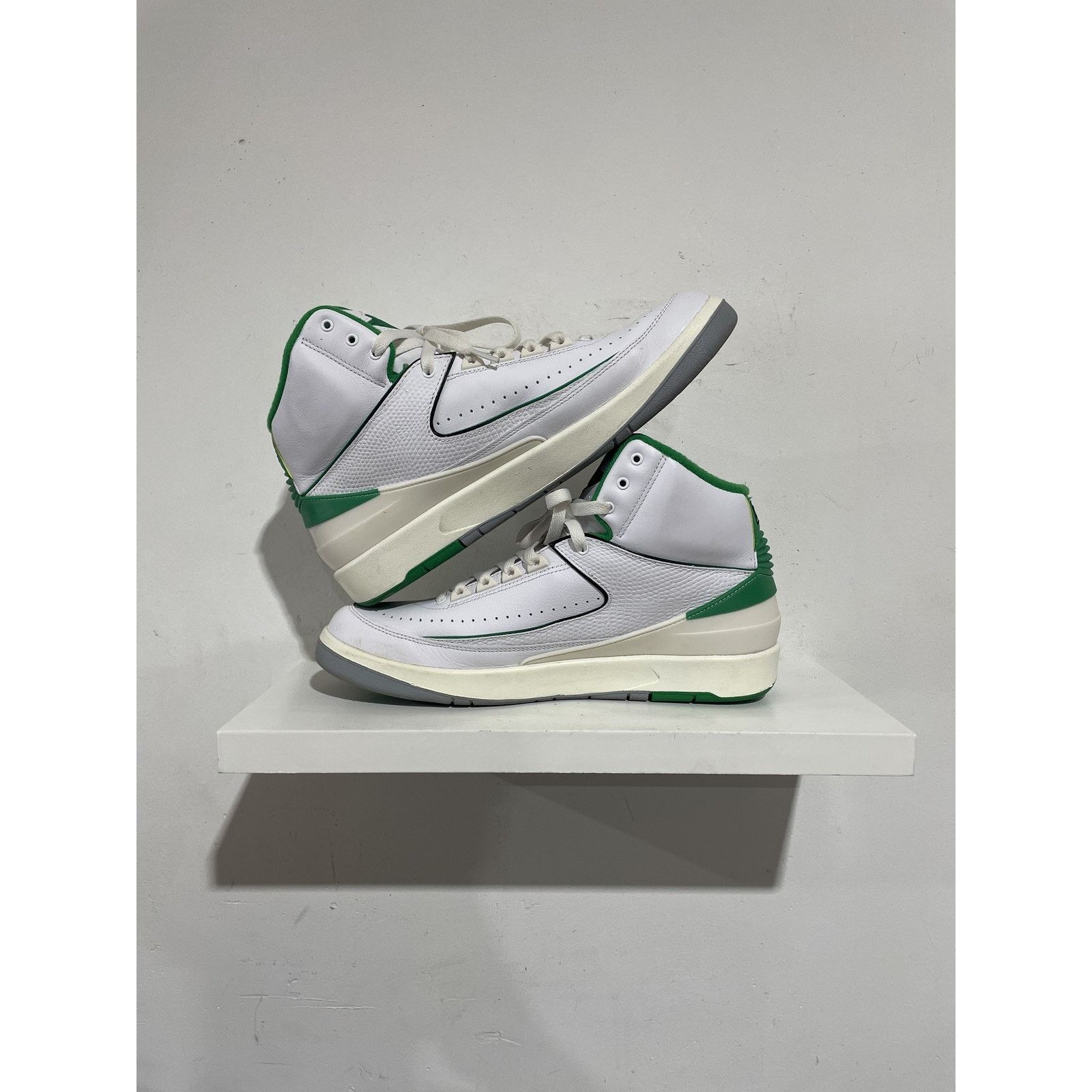 Jordan Brand NIKE JORDAN 2 LUCKY GREEN SIZE 11 PREOWNED Size US 11 / EU 44 - 2 Thumbnail