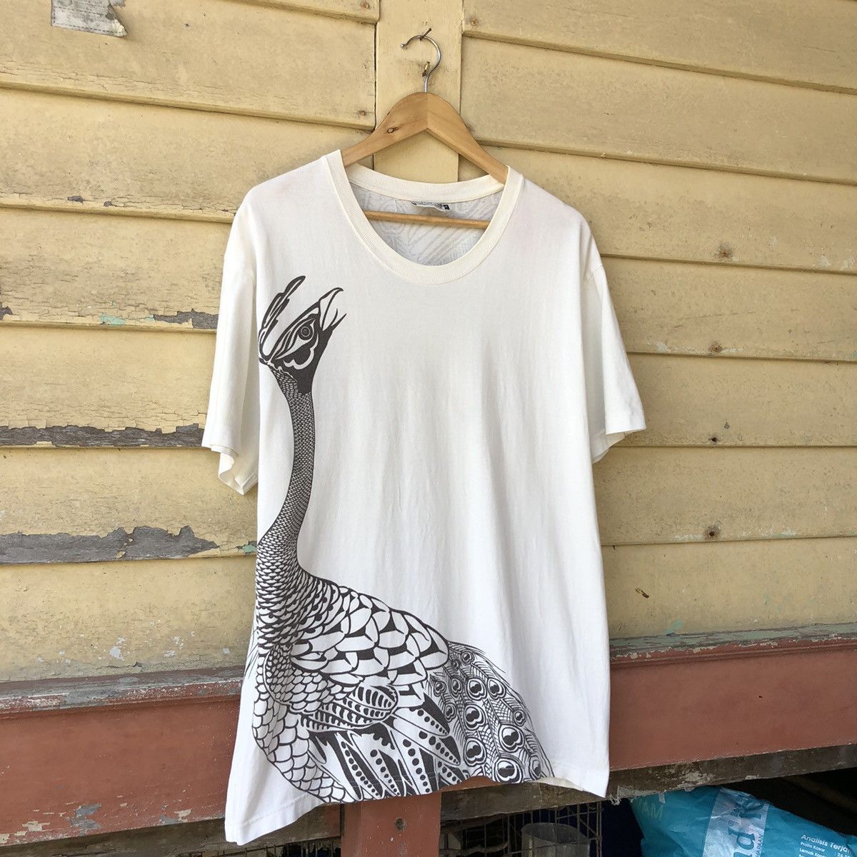 Vintage Japanesque Sukajan Peacock Over Print Tshirt Size US XL / EU 56 / 4 - 2 Thumbnail