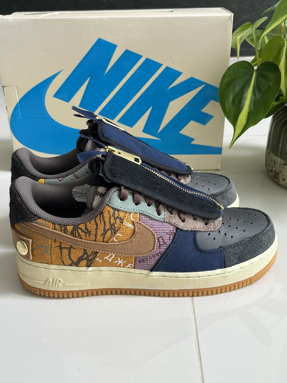 Nike × Travis Scott Nike Air Force 1 Low Travis Scott Cactus Jack Size US 8 / EU 41 - 5 Thumbnail