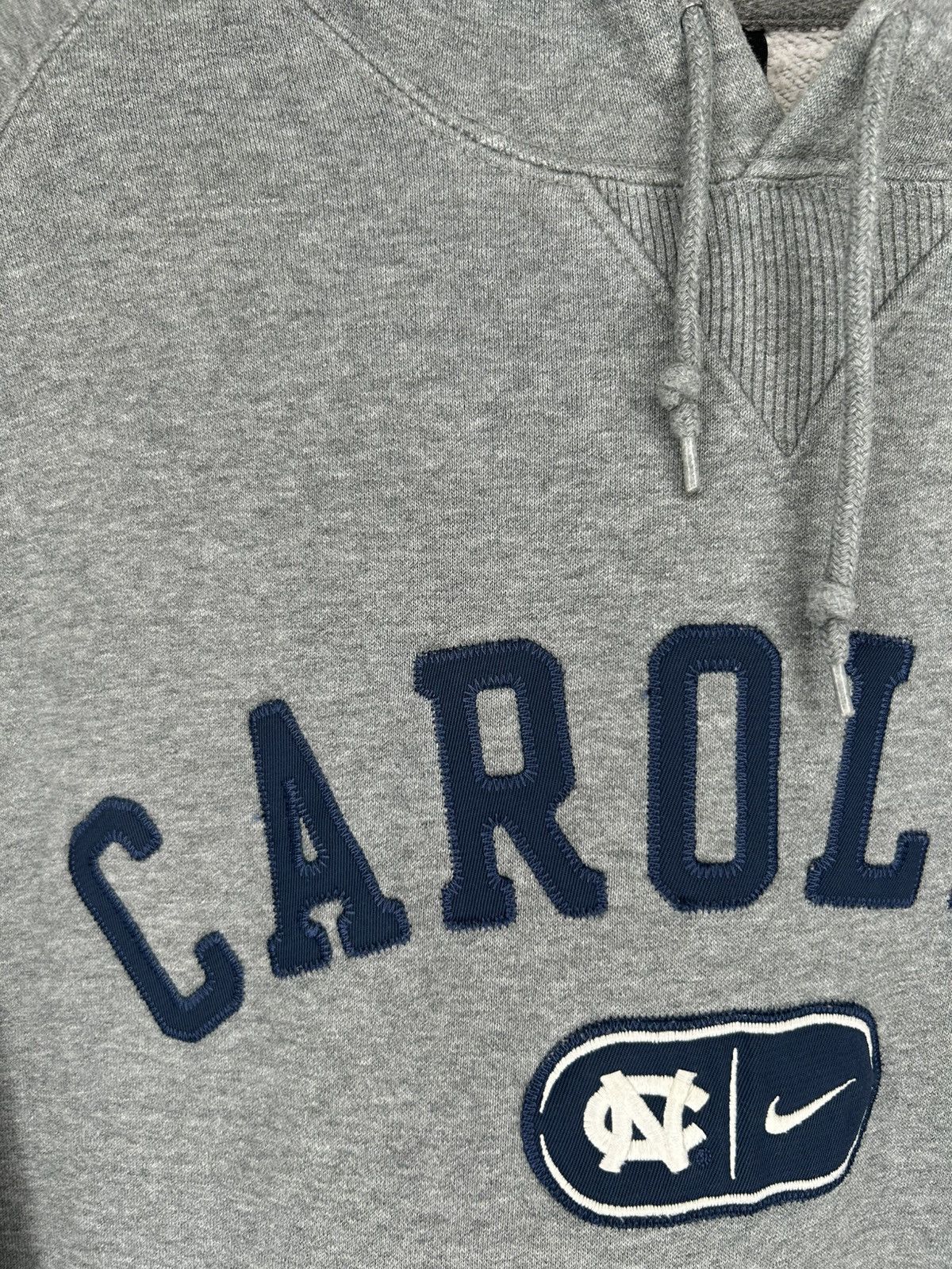 Nike Vintage Nike North Carolina Embroidered Hoodie Size US XL / EU 56 / 4 - 3 Thumbnail