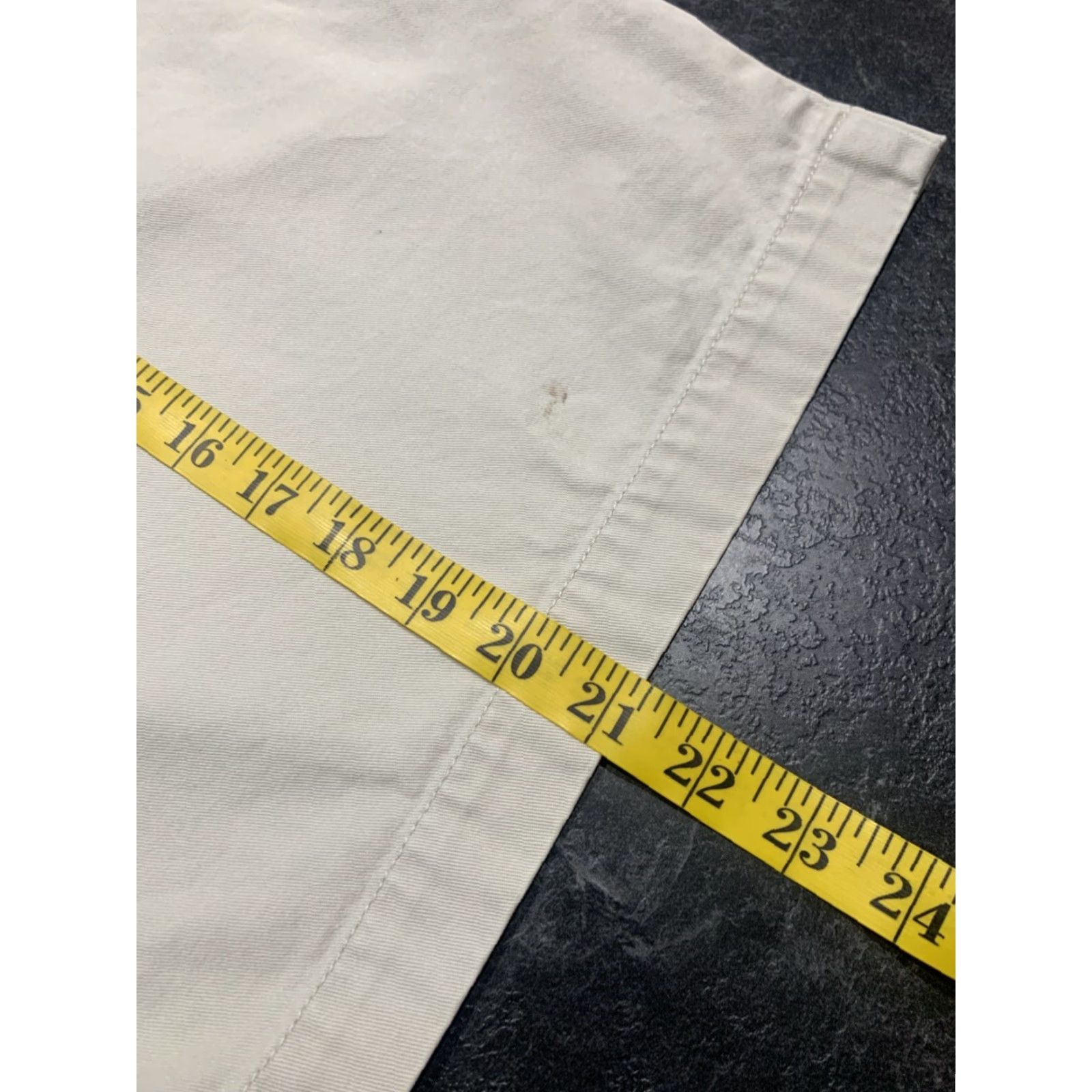 Polo Ralph Lauren VINTAGE Polo Ralph Lauren Men Shorts Size 40 Casual Chino Pleated Khaki Tan 90s City Style Size US L / EU 52-54 / 3 - 4 Thumbnail