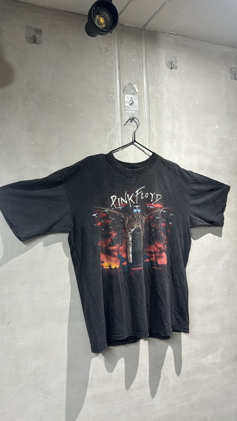 Band Tees × Pink Floyd × Vintage Vintage 90s Pink Floyd The Wall Tshirt Size US L / EU 52-54 / 3 - 1 Thumbnail