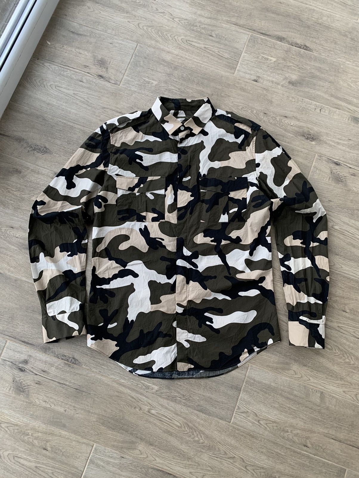 Valentino VALENTINO Camouflage Shirt Size US S / EU 44-46 / 1 - 1 Thumbnail