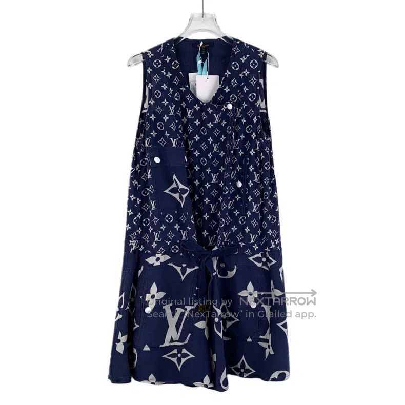 Louis Vuitton Louis Vuitton Dark blue logo presbyopic mulberry silk V-ne Size XS / US 0-2 / IT 36-38 - 1 Thumbnail