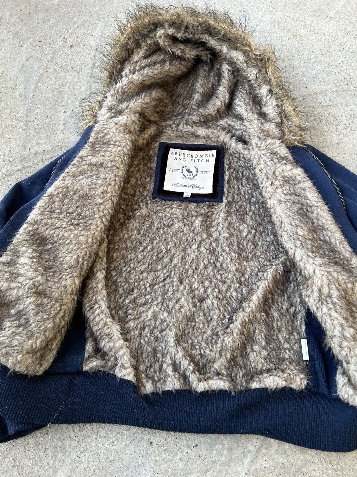 Abercrombie & Fitch Vintage Abercrombie & Fitch Faux Fur Zip Hoodie Size XS / US 0-2 / IT 36-38 - 3 Thumbnail