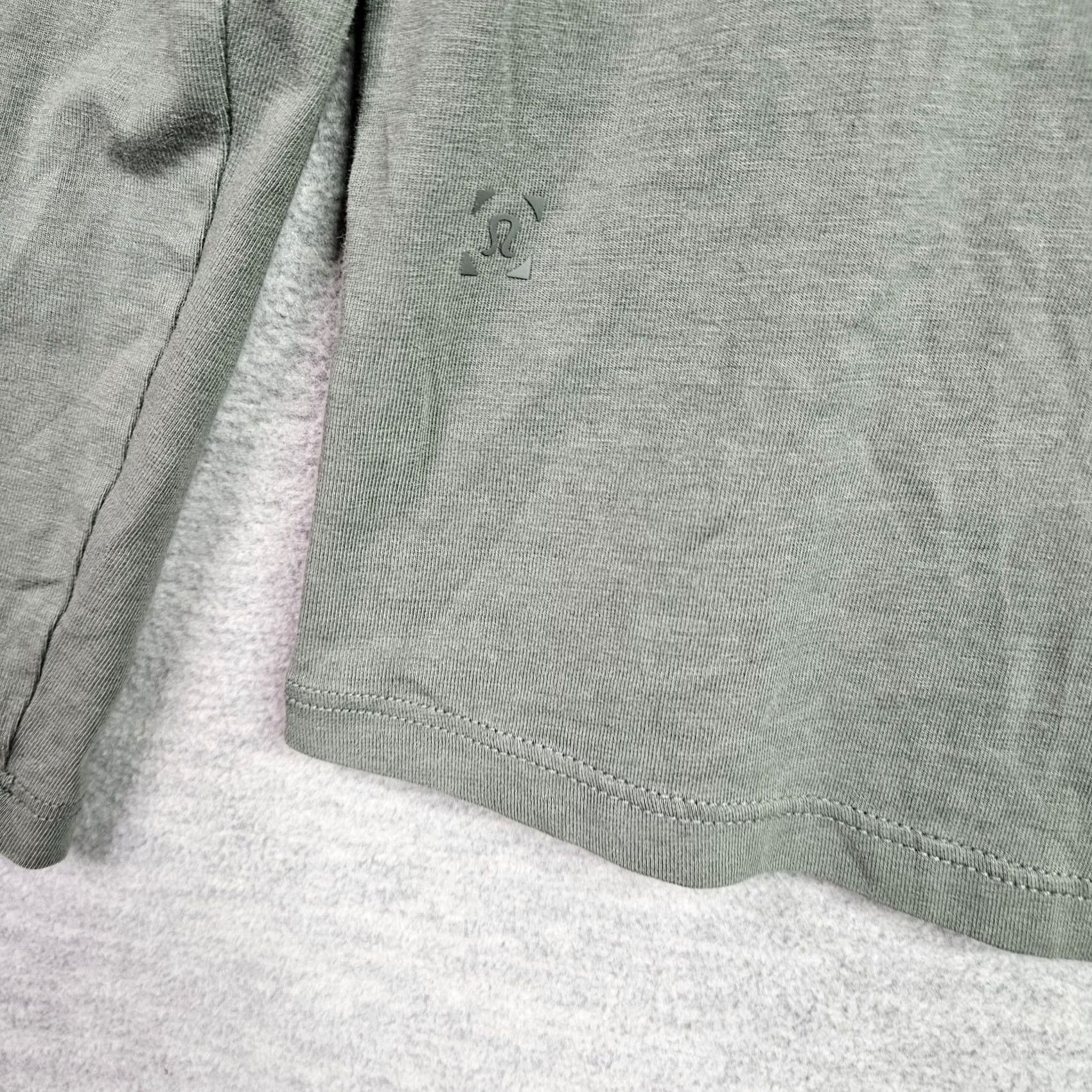 Lululemon Lululemon Men's T-Shirt Henley Long Sleeve Tee Size L Gray Logo Solid Activewear Regular Fit All Seasons Shirt Mens Size US L / EU 52-54 / 3 - 5 Thumbnail