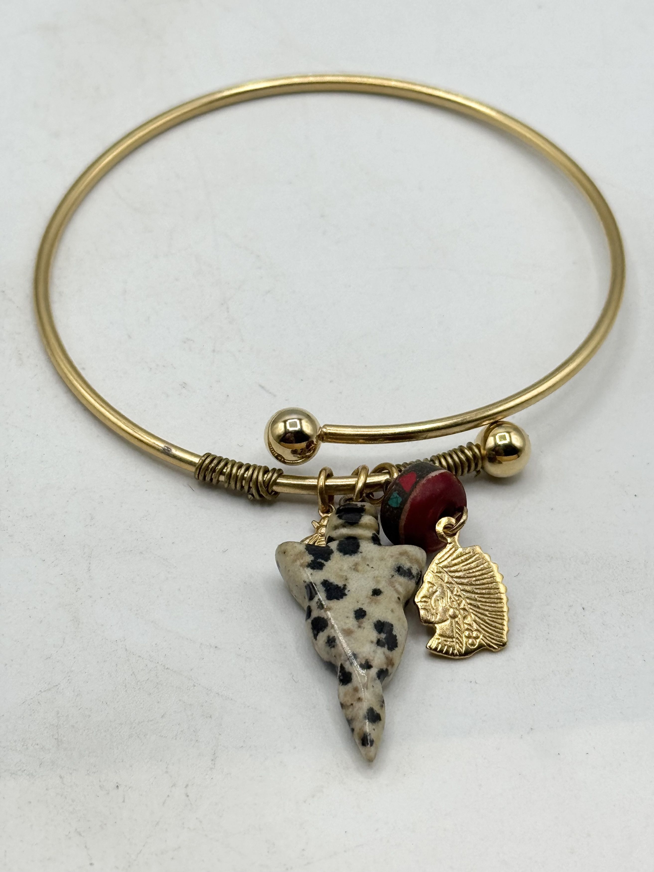 Vintage Vintage arrowhead red stone bead Indian chief charm bracelet Size ONE SIZE - 1 Thumbnail