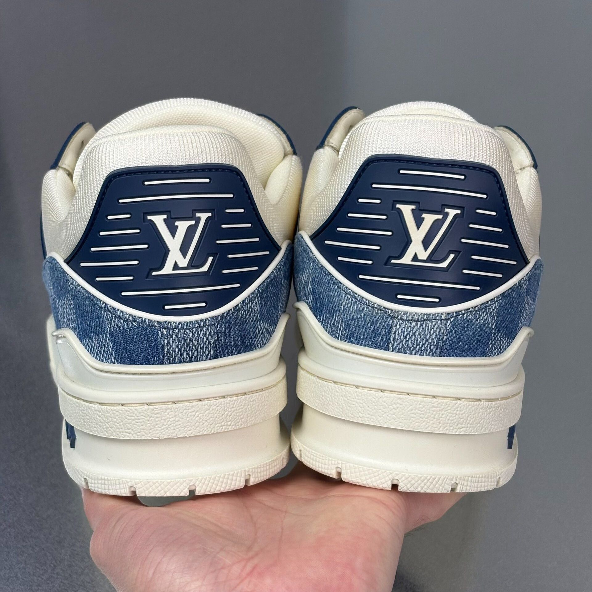 Louis Vuitton lv trainer white and blue sneakers Size US 10 / EU 43 - 6 Thumbnail