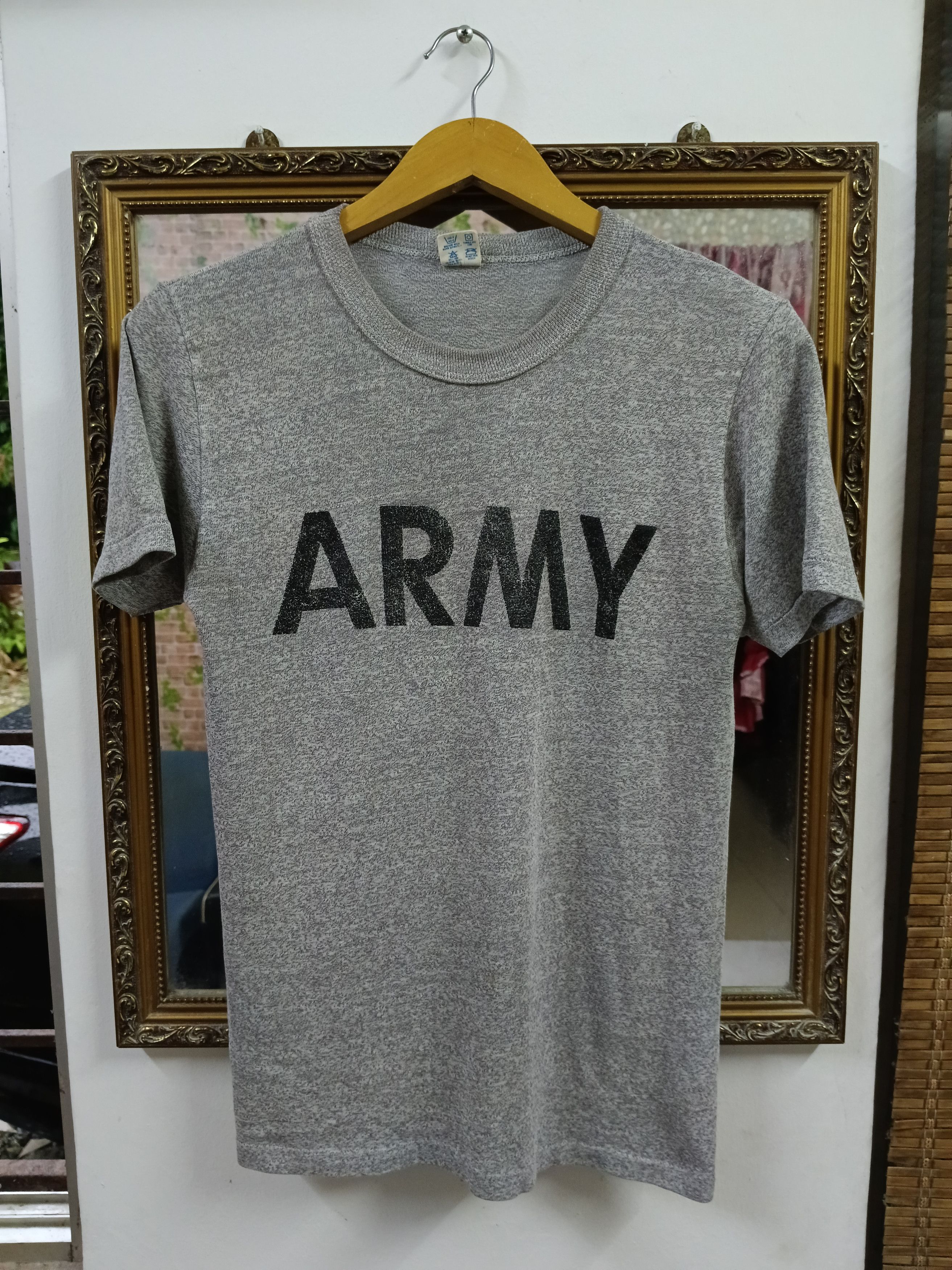 Champion × Vintage CHAMPION ARMY VINTAGE SICK T-SHIRT Size US S / EU 44-46 / 1 - 1 Thumbnail