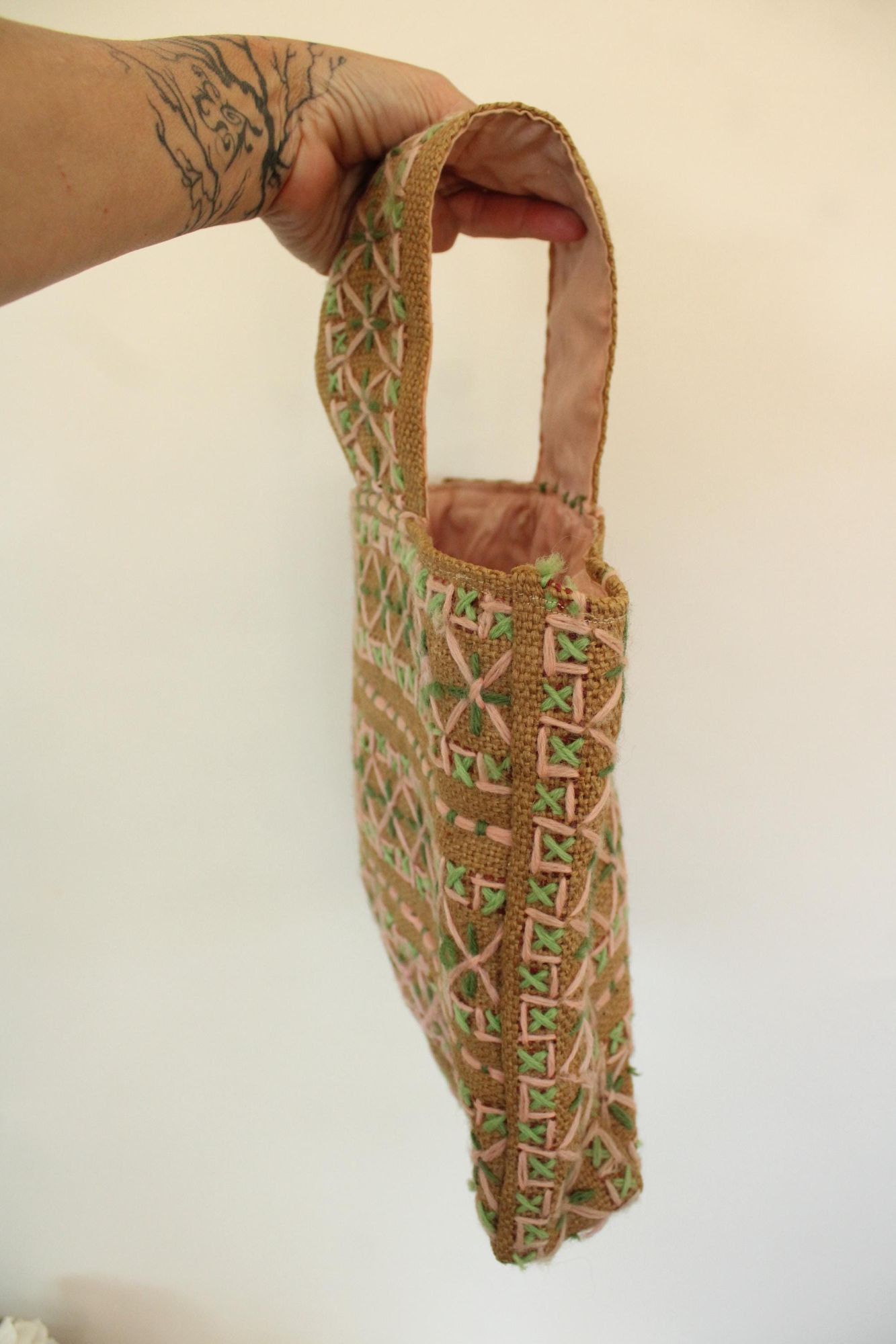 Vintage Vintage 1960s 1970s Bag, Embroidered Burlap Purse, Handled M Size ONE SIZE - 7 Thumbnail