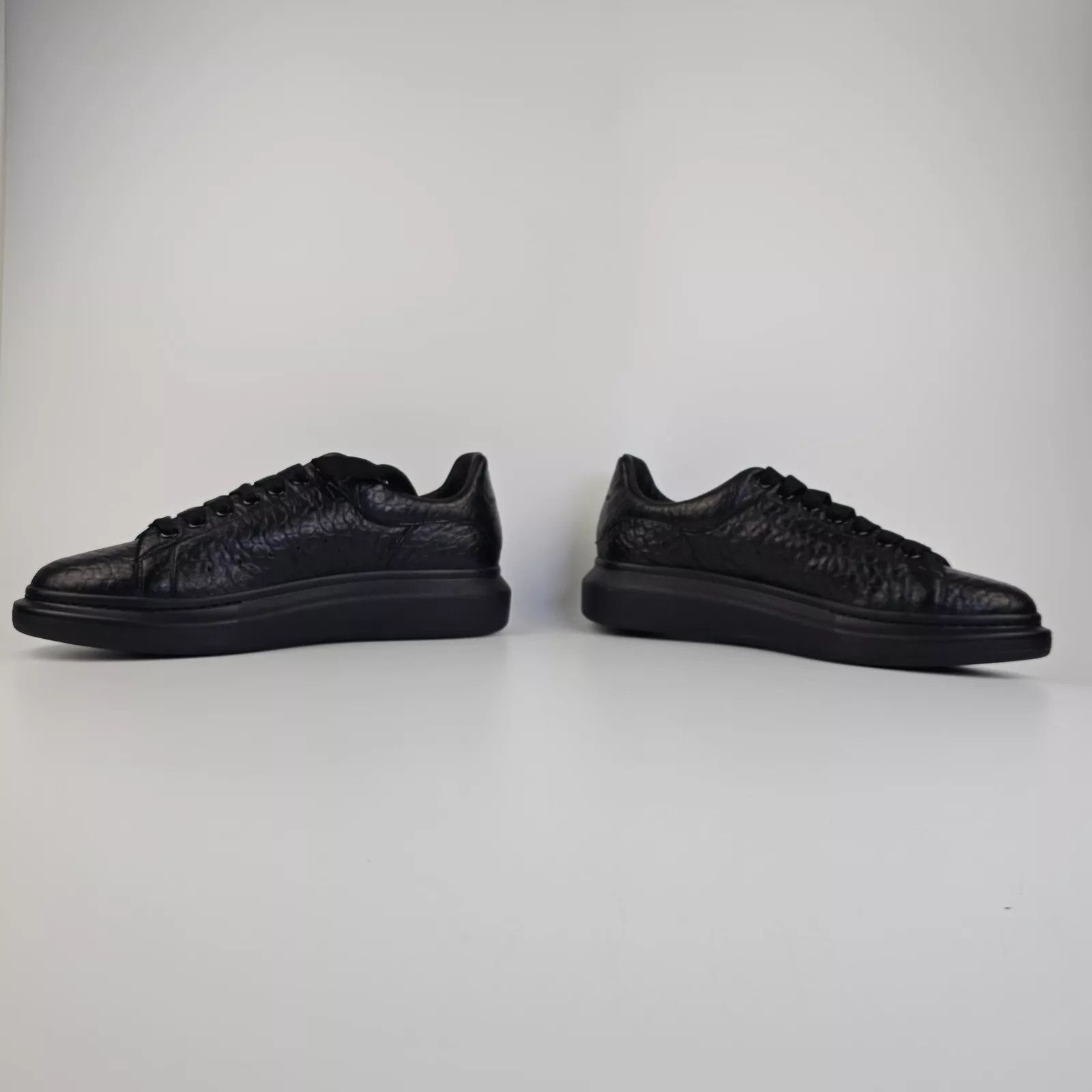 Alexander McQueen ALEXANDER MCQUEEN Oversized Men's Black Sneakers New Size US 6 / EU 39 - 8 Thumbnail