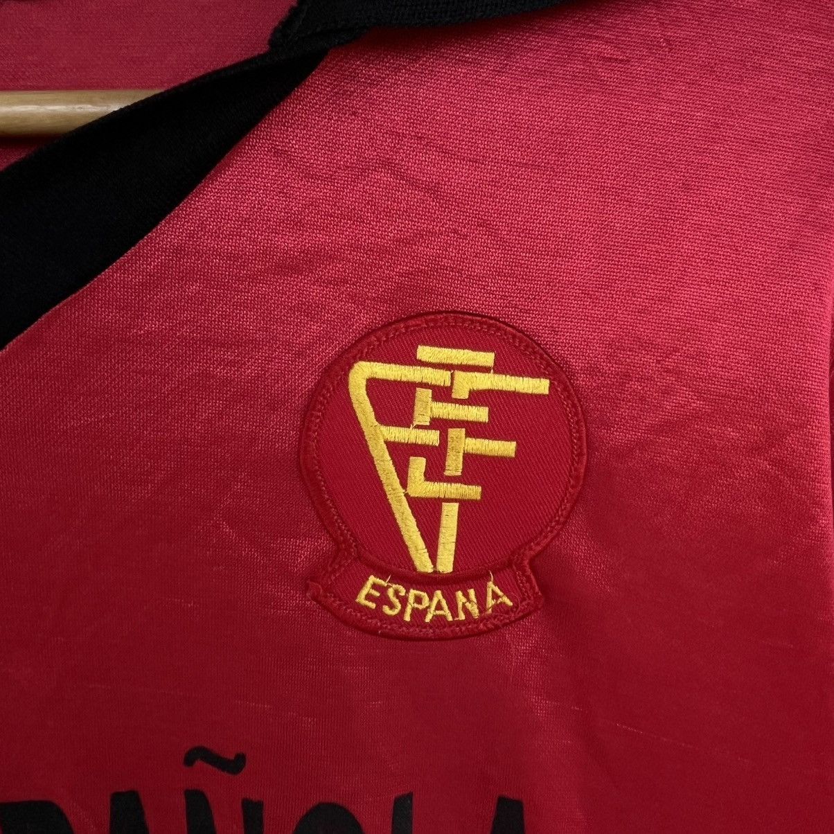 Other Vintage Spain Red Long Sleeve Football Shirt Size L Size US L / EU 52-54 / 3 - 5 Thumbnail