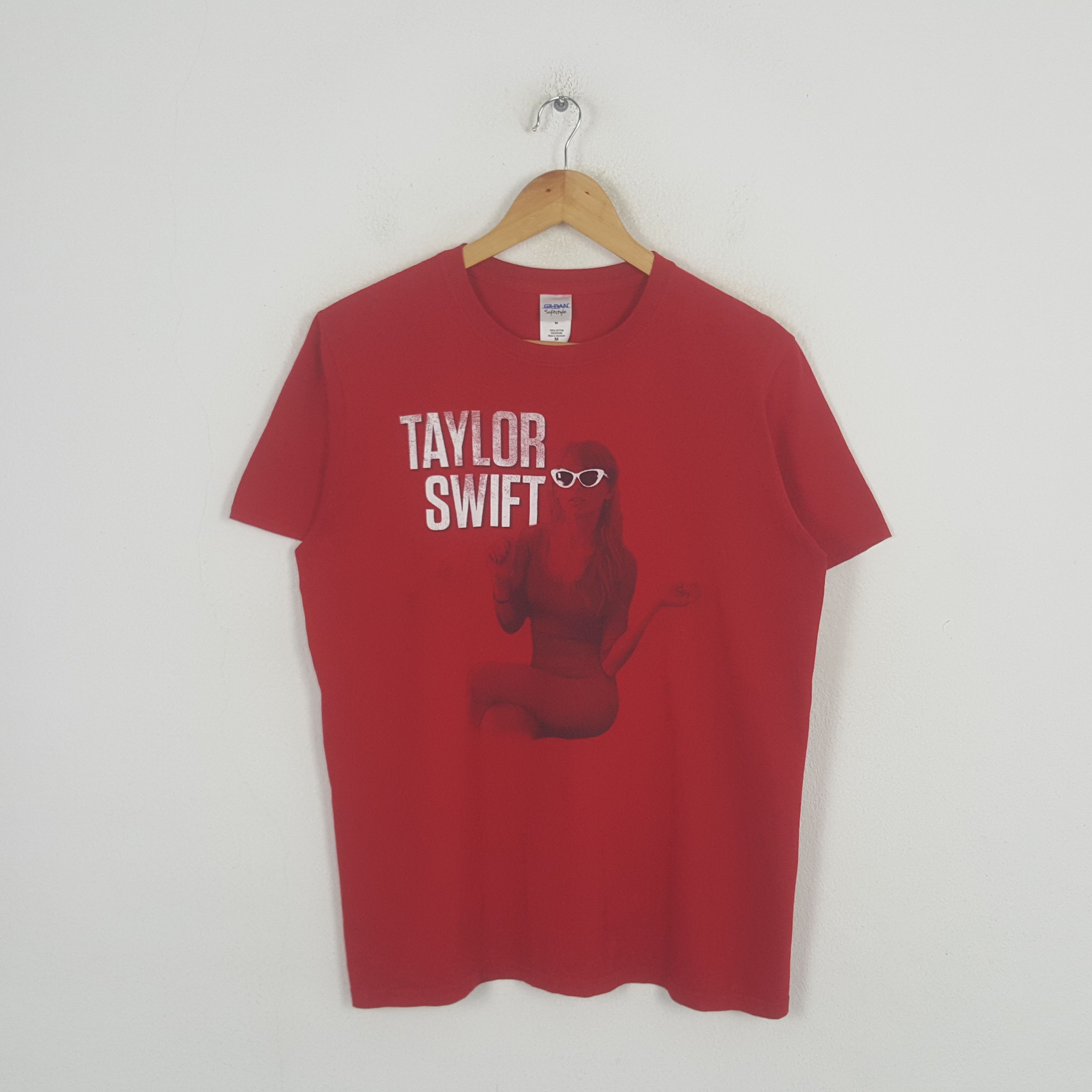 Band Tees Vintage Taylor Swift American Solo Singer Tshirt C299N78 Size US M / EU 48-50 / 2 - 1 Thumbnail