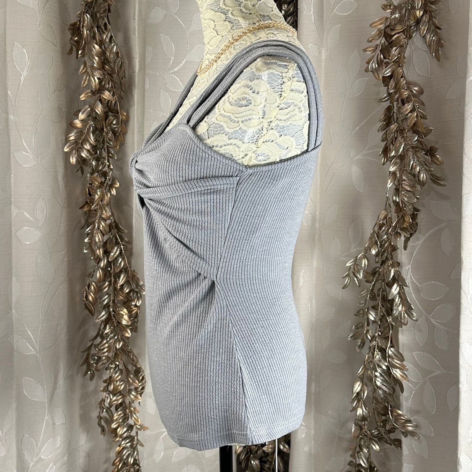 Other Listicle Women’s M Gray Ribbed Twist Front Sleeveless Top Size M / US 6-8 / IT 42-44 - 4 Thumbnail