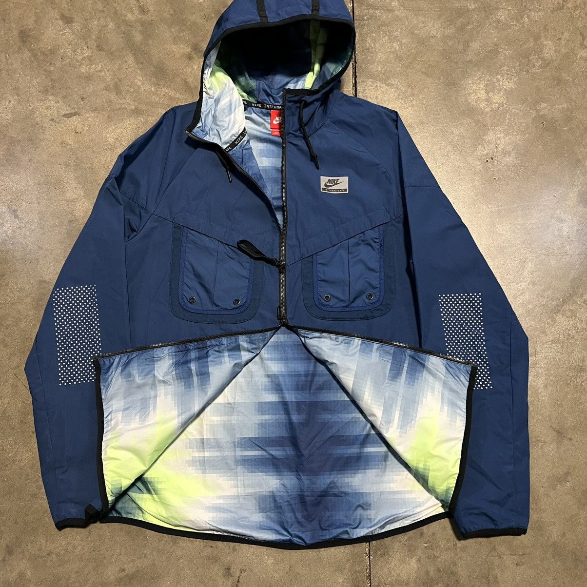 Nike Nike International Windbreaker Jacket Lightweight Hooded Y2K Size US L / EU 52-54 / 3 - 7 Thumbnail