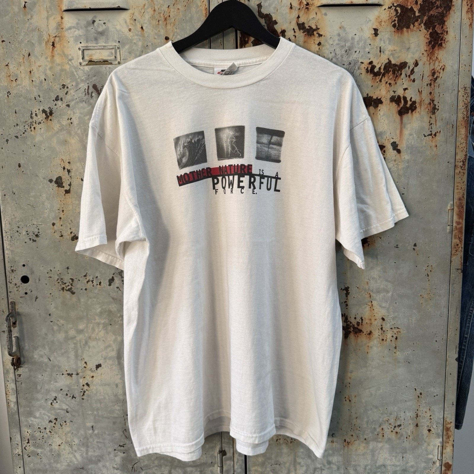 Nike Vintage 90s Nike Mother Nature Is A Powerful Force T Shirt Size US L / EU 52-54 / 3 - 1 Thumbnail