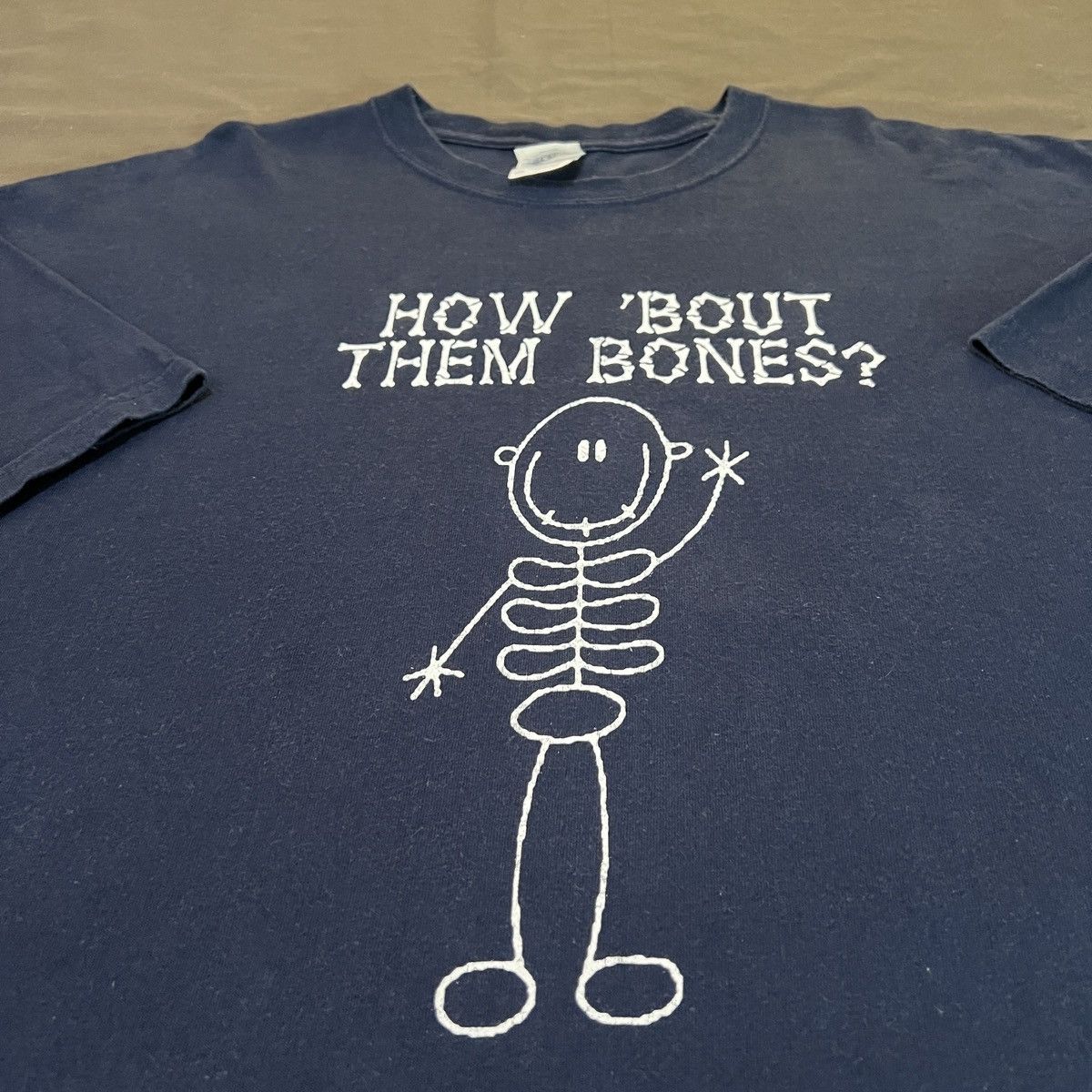 Vintage Vintage Y2K smile bones binder reminder drugs pill Tee 2XL Size US XXL / EU 58 / 5 - 2 Thumbnail