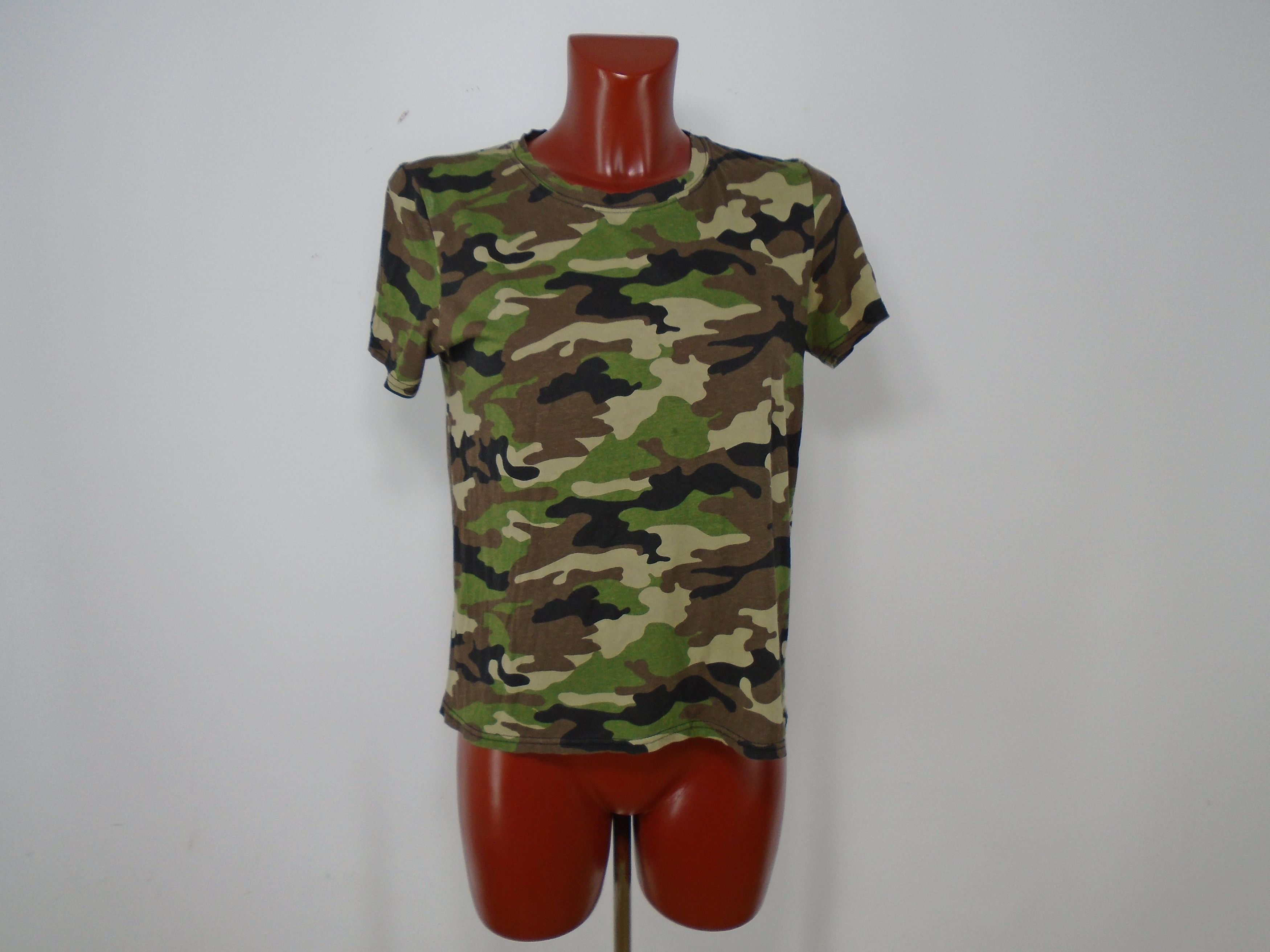 Bershka Women's T-Shirt Bershka. Multicolor. M. Used. Good condition Size M / US 6-8 / IT 42-44 - 6 Thumbnail