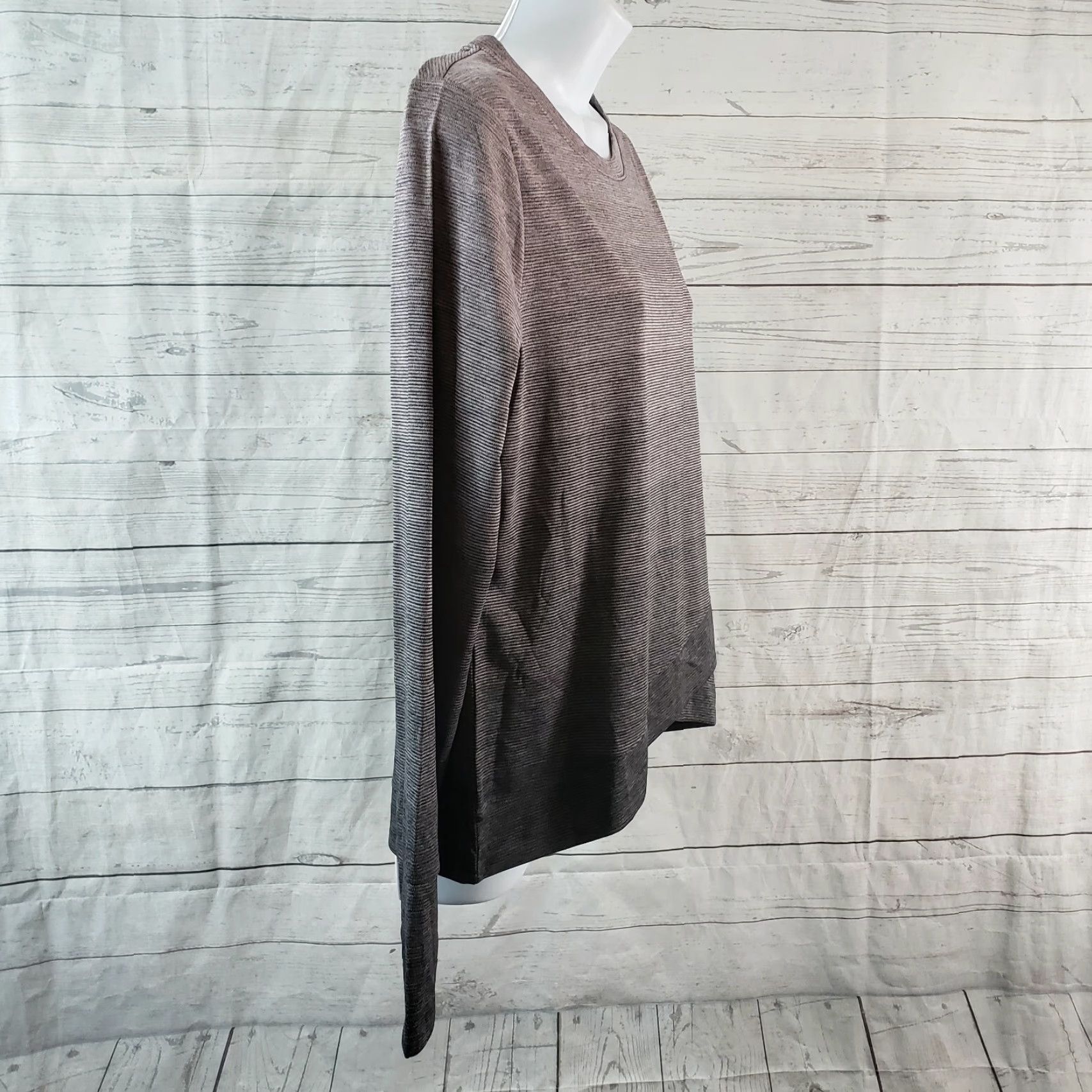 Gap Gap Womens Pullover Top L Purple Gray Ombre Striped Tulip Front Thumbholes Satin? Size L / US 10 / IT 46 - 3 Thumbnail