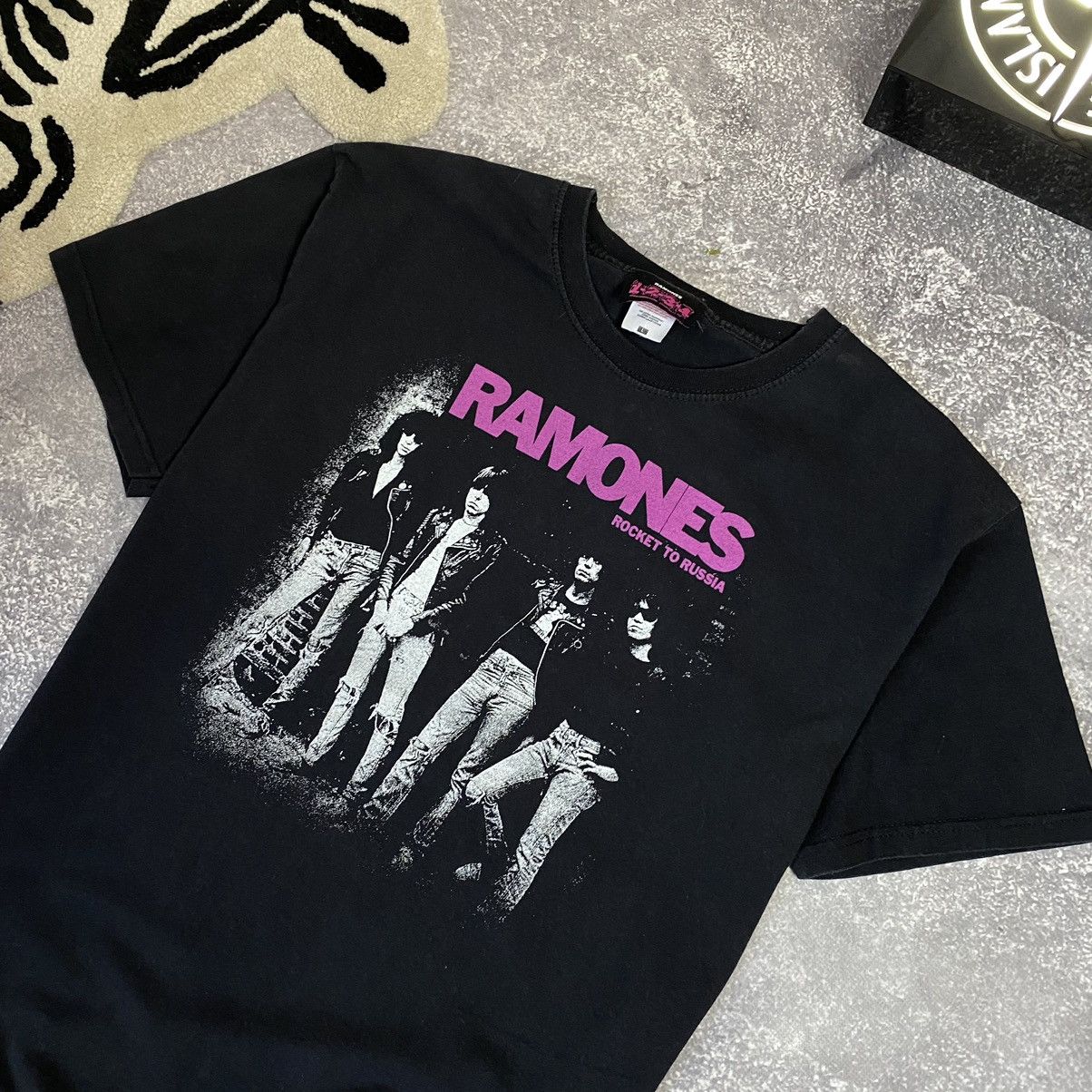 Band Tees Vintage Ramones Rocket to Russia Big Logo rock band tee Size US L / EU 52-54 / 3 - 3 Thumbnail