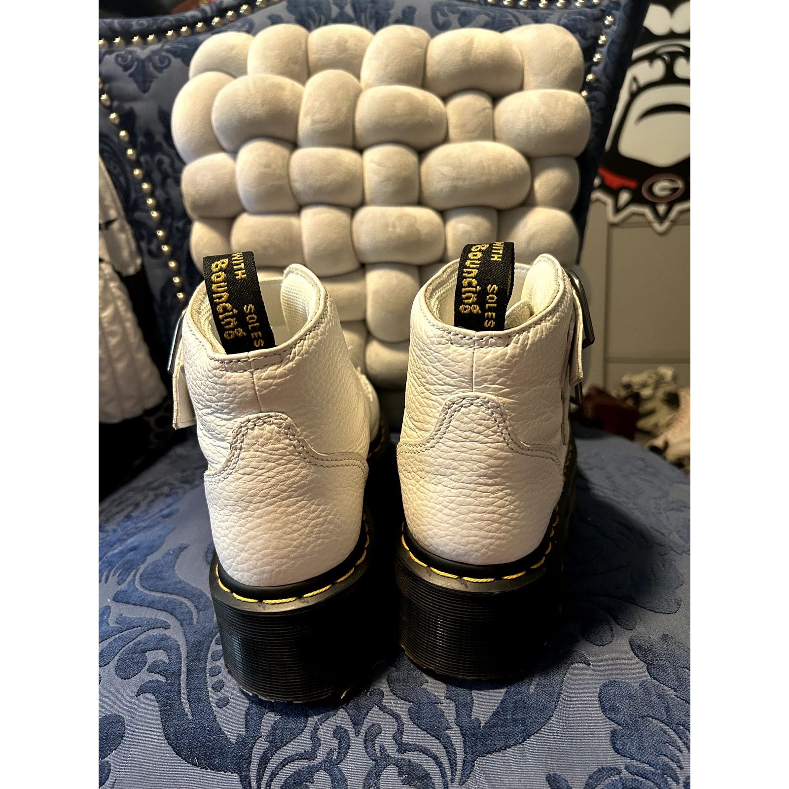Dr. Martens Dr Martens White Devon Heart size 7/EU 38 Size US 7 / IT 37 - 9 Thumbnail