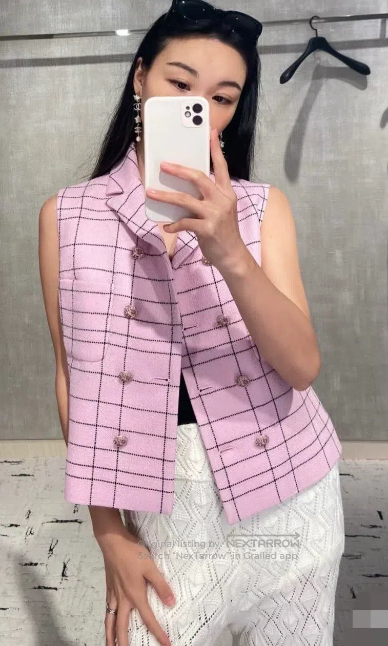 Chanel Chanel 24S pink plaid vest jacket Size XS / US 0-2 / IT 36-38 - 1 Thumbnail