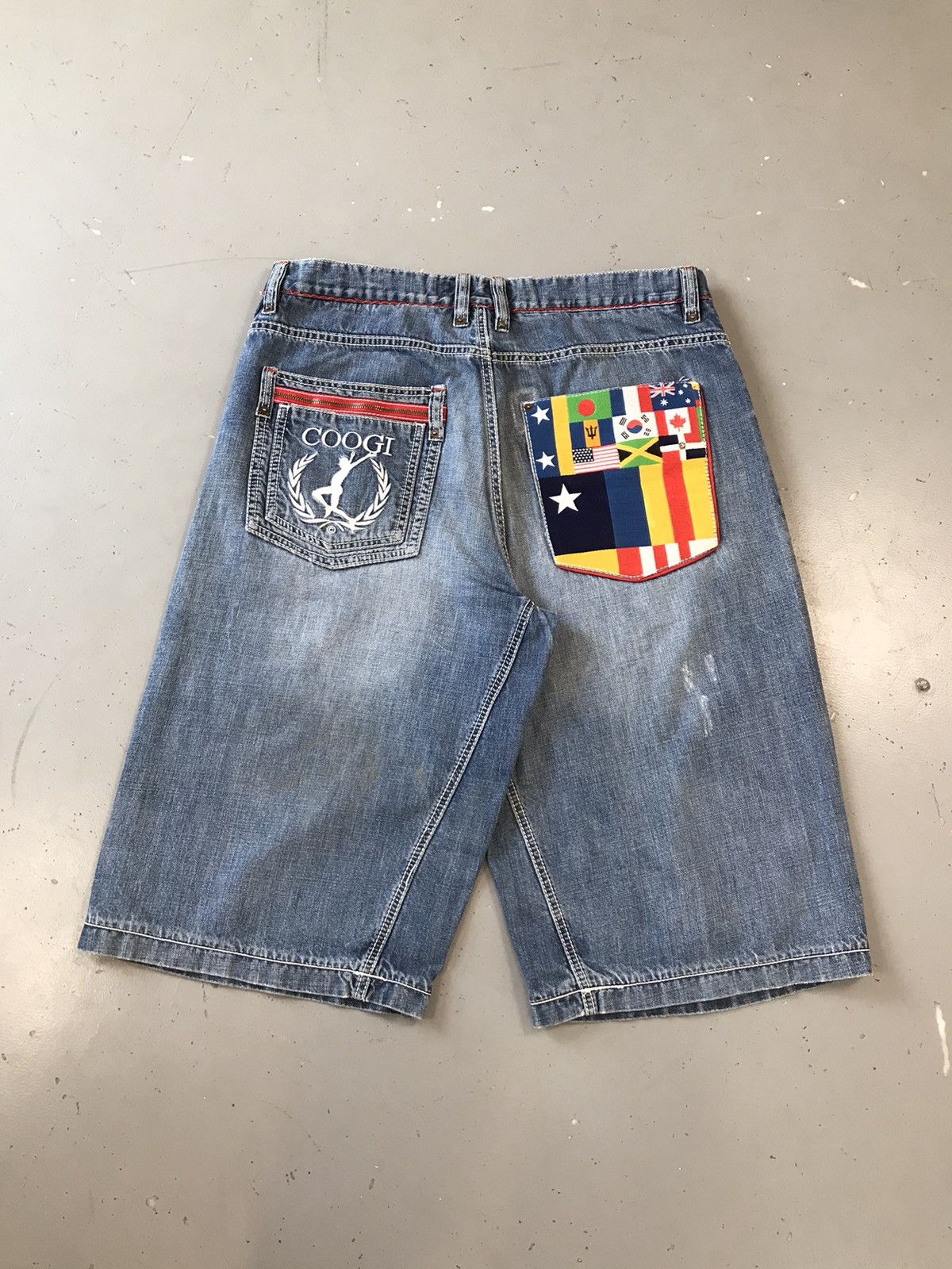 Coogi Vintage Coogi multi flags embroidered denim jort Size US 36 / EU 52 - 1 Thumbnail