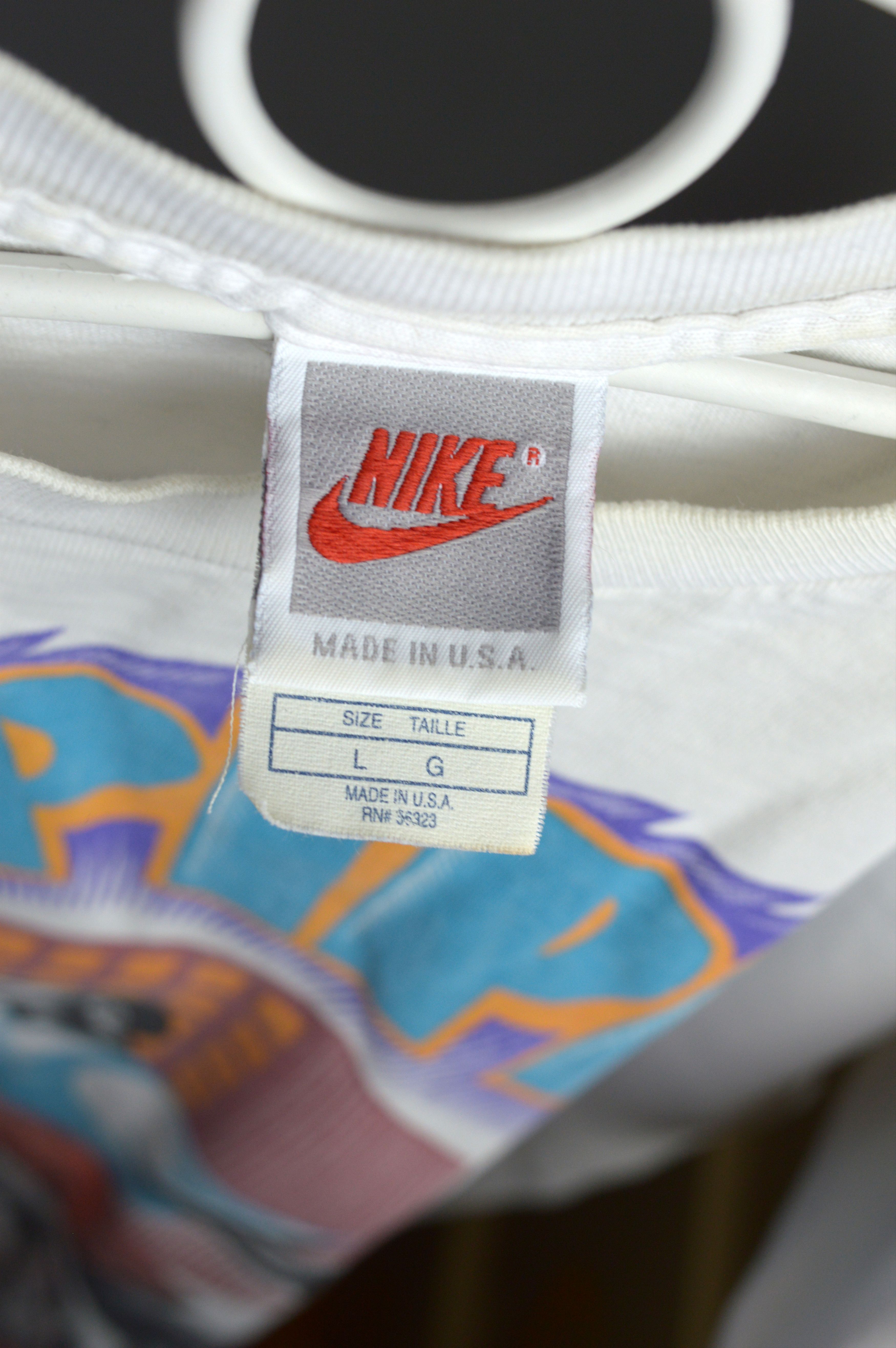 Vintage Vintage Nike Pippen Hoop Heroes by Chris Gall 90s t shirt Size US L / EU 52-54 / 3 - 5 Thumbnail