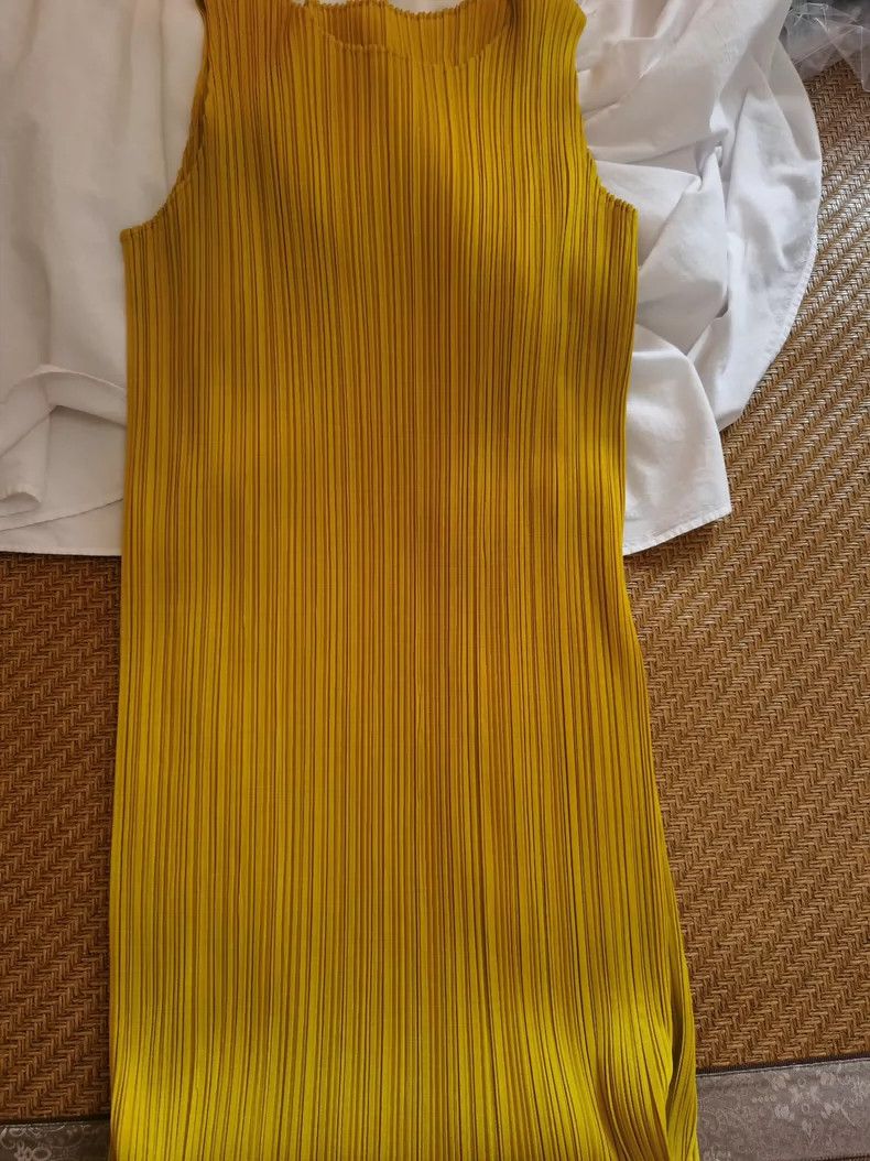 Issey Miyake Issey Miyake size:2 Yellow pleated dress Size XS / US 0-2 / IT 36-38 - 2 Thumbnail