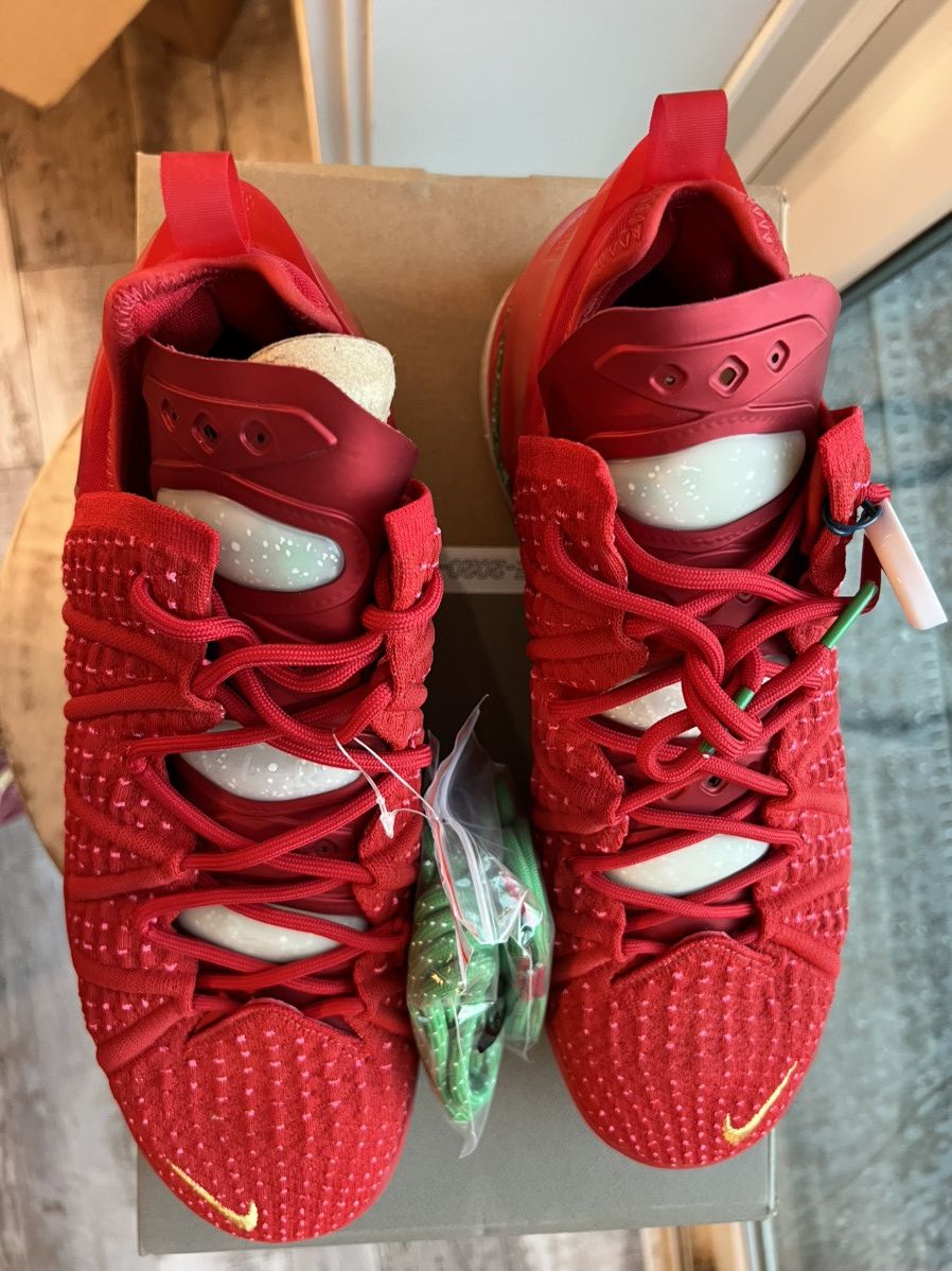 Nike Nike LeBron 18 X-Mas Christmas in LA size 12 Size US 12 / EU 45 - 2 Thumbnail