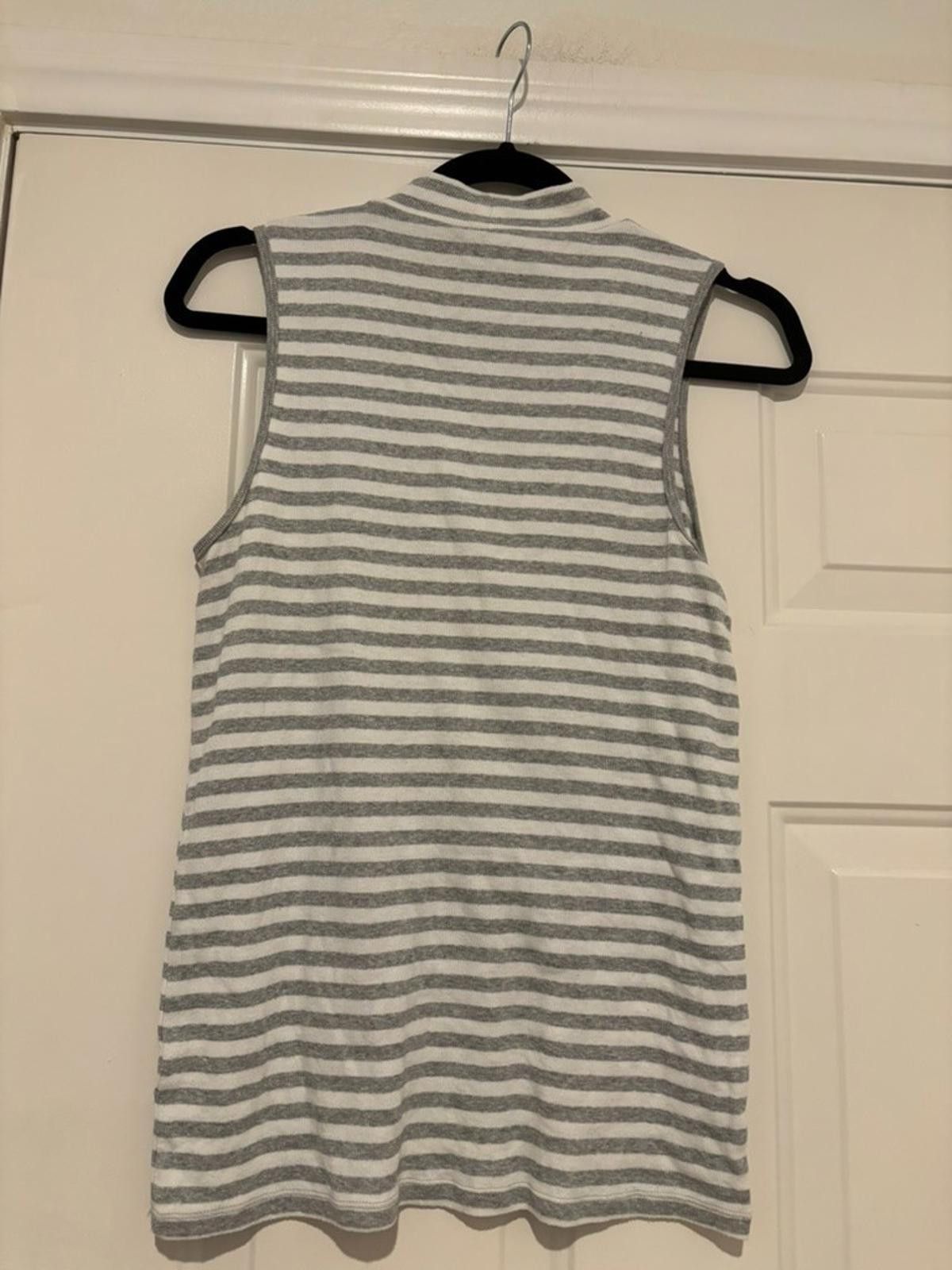 Gap Womans sz M GAP grey and white tank top #567 Size M / US 6-8 / IT 42-44 - 2 Thumbnail
