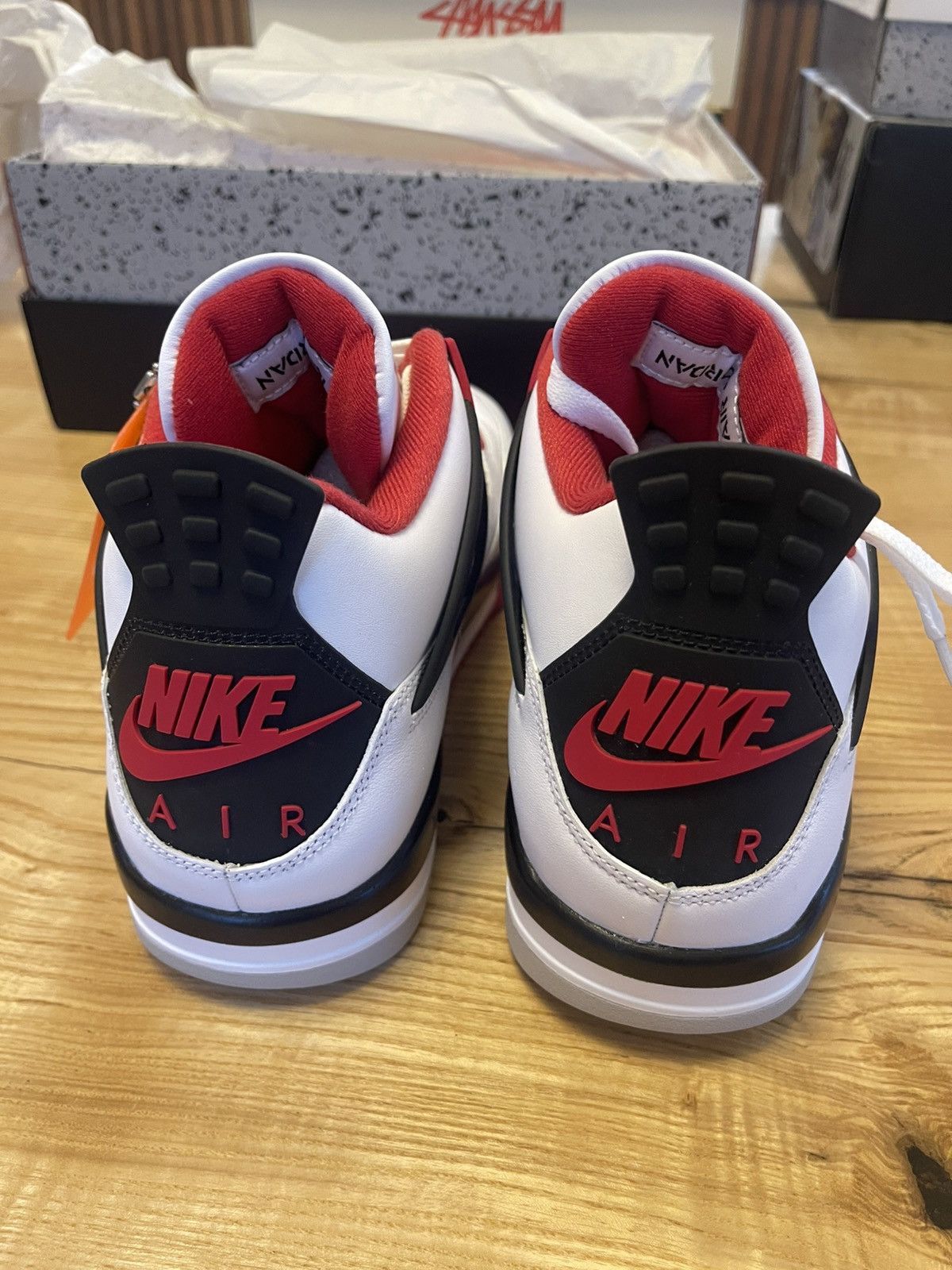 Jordan Brand Air jordan 4 retro Fire Red size 10.5 Size US 10.5 / EU 43-44 - 4 Thumbnail