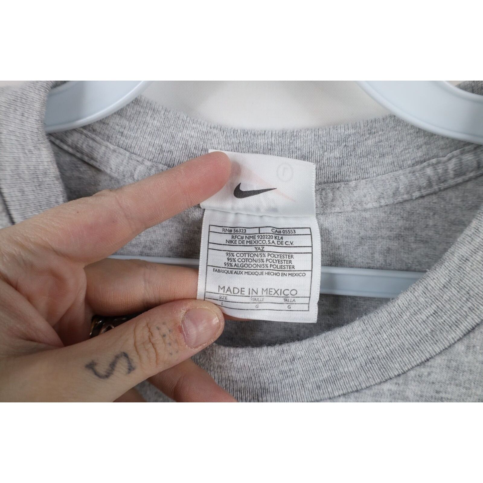 Nike × Vintage Vintage 90s Nike Travis Scott Center Swoosh T-Shirt Size US L / EU 52-54 / 3 - 7 Thumbnail