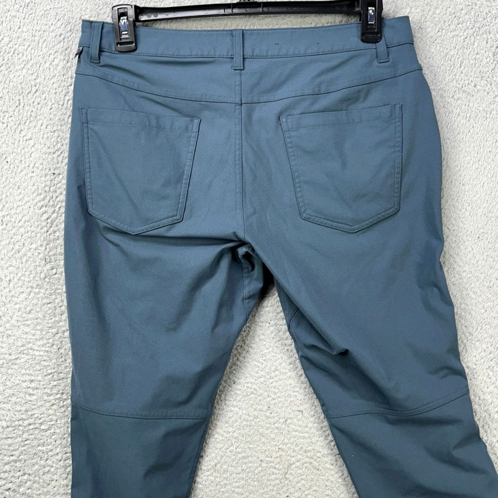 Lululemon Lululemon ABC Pants Chino Golf Mens 34 Blue Performance Stretch 5 Pocket Logo Pants Mens 34 Blue Size US 34 / EU 50 - 2 Thumbnail
