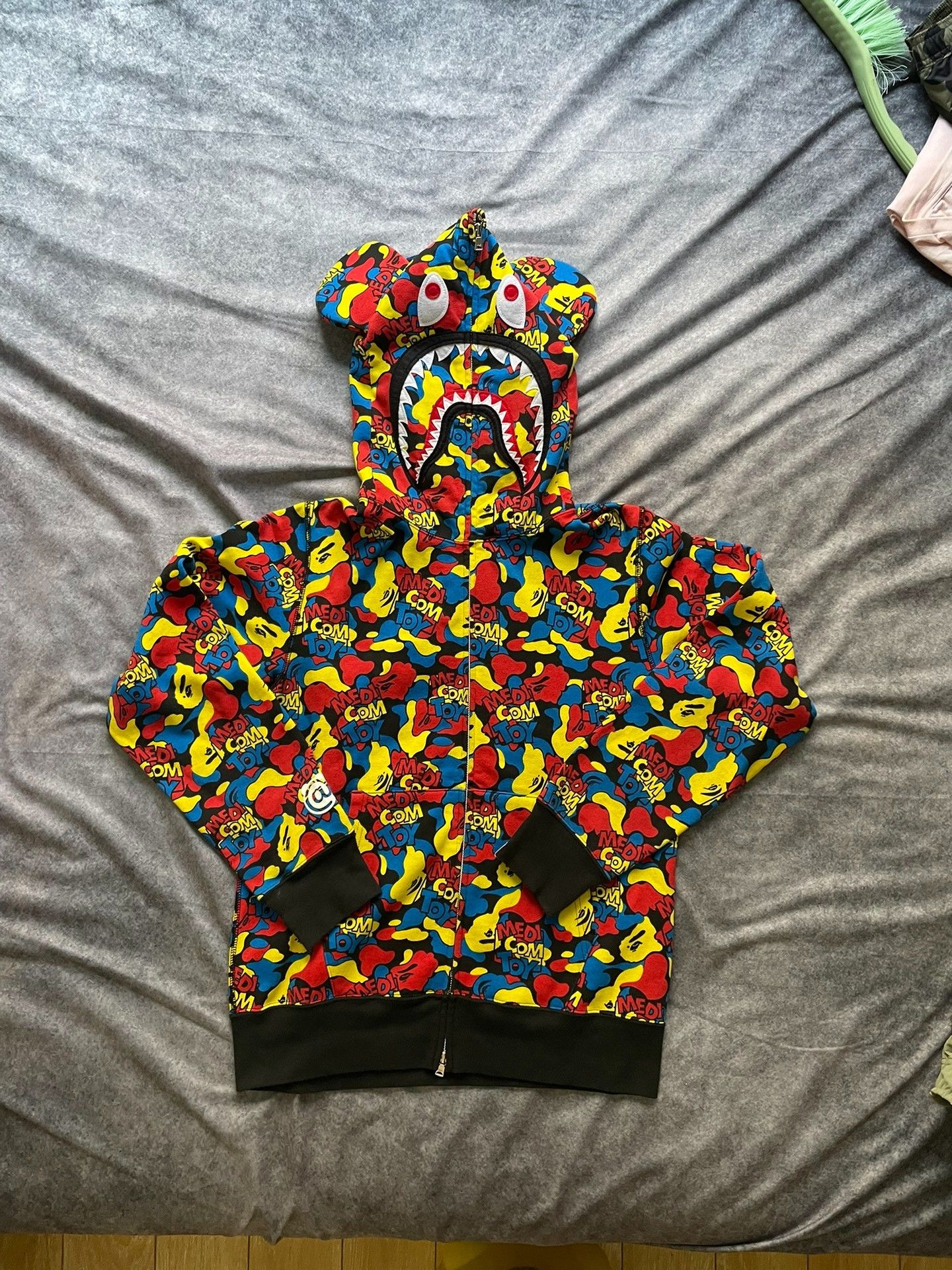 Bape Bape Multi Shark Sweatshirt Pullover Size US M / EU 48-50 / 2 - 1 Thumbnail