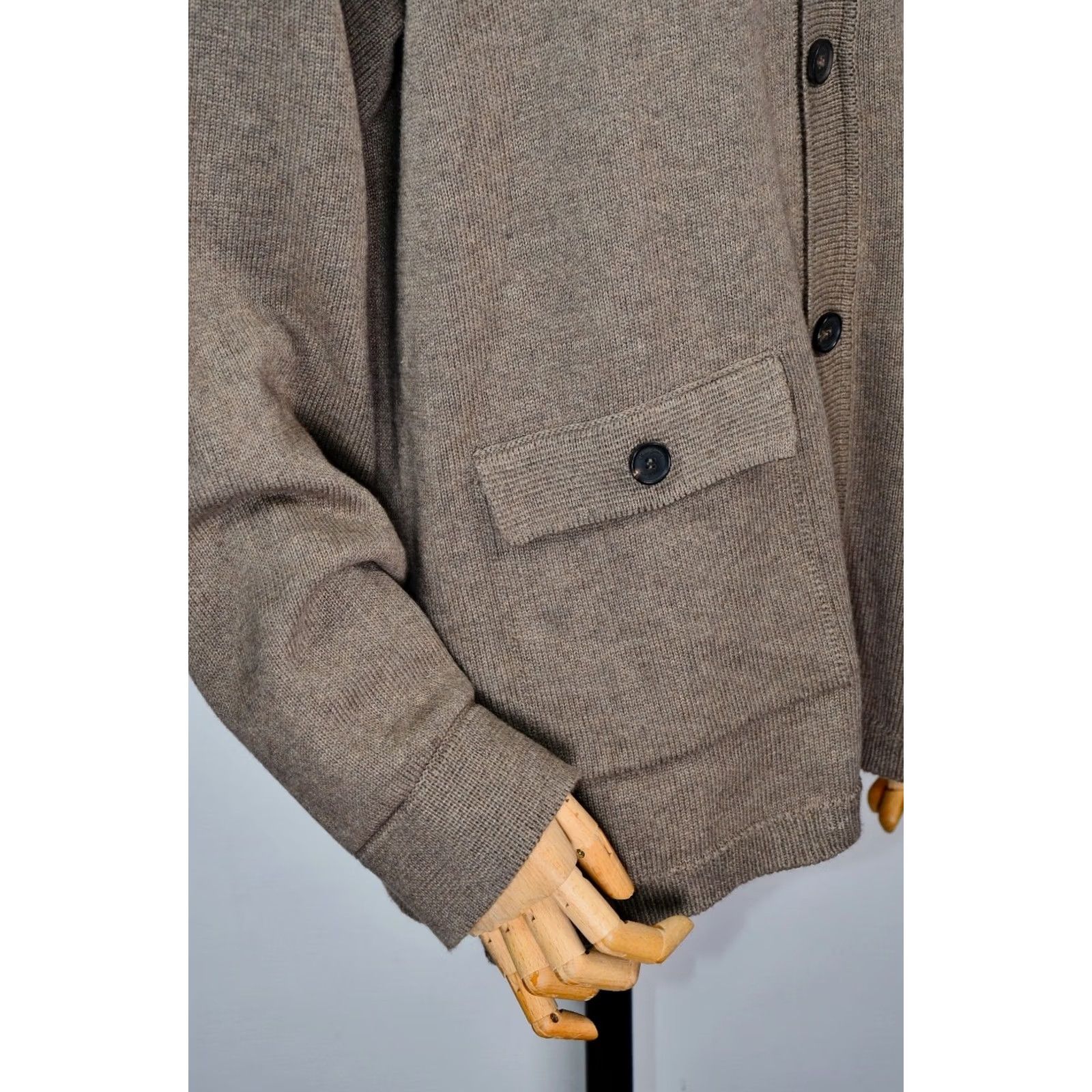 Oliver Sweeney Oliver Sweeney Brecon Cardigan Cotton & Wool size XL Men Sweater Be beige Size US XL / EU 56 / 4 - 6 Thumbnail