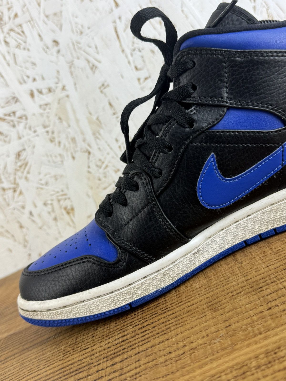 Jordan Brand Jordan 1 Mid Black Hyper Royal Blue Sneakers 554724-068 US8 Size US 8 / EU 41 - 11 Thumbnail