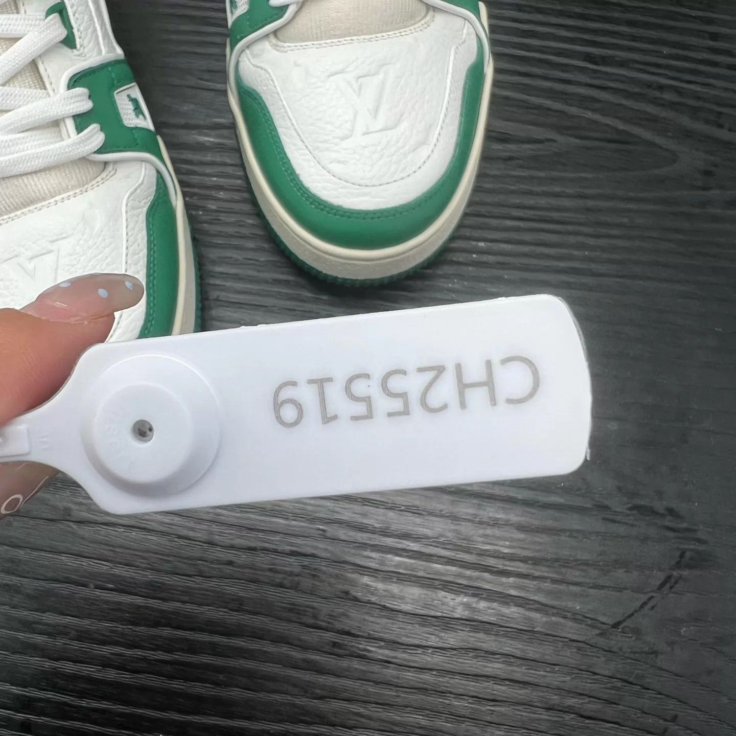 Louis Vuitton LV Trainer White/Green Size 7/41 Like New Worn Once Size US 8 / EU 41 - 9 Thumbnail