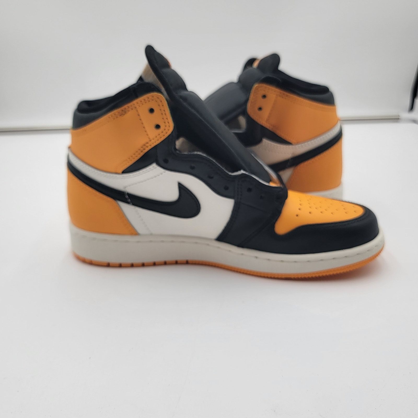 Jordan Brand Air Jordan 1 Retro High OG GS 'Yellow Toe' Sz 5.5 575441-711 Size US 5.5 / EU 38 - 2 Thumbnail