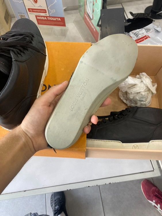 Louis Vuitton × Vintage Louis Vuitton hi top sneakers vintage small logo Size US 8 / EU 41 - 4 Thumbnail