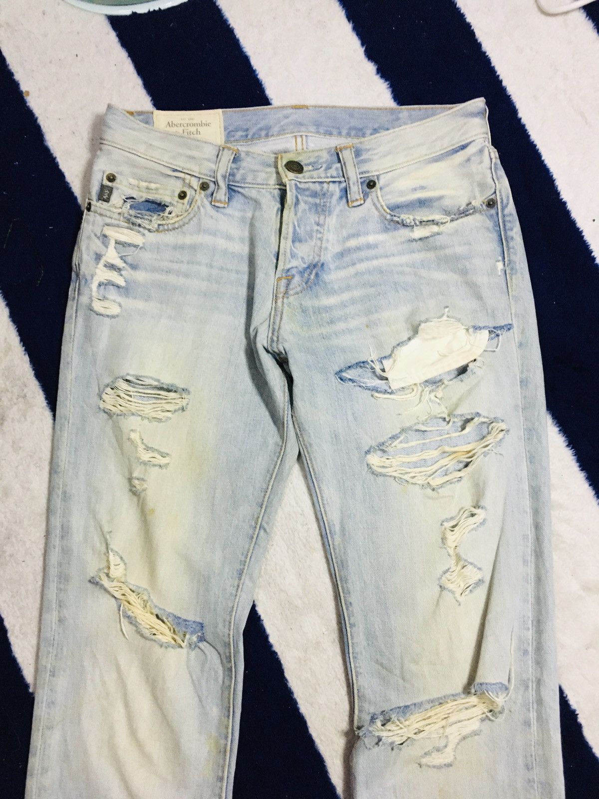 Abercrombie & Fitch Abercrombie & Fitch Distressed Jeans (16) Size US 30 / EU 46 - 17 Thumbnail
