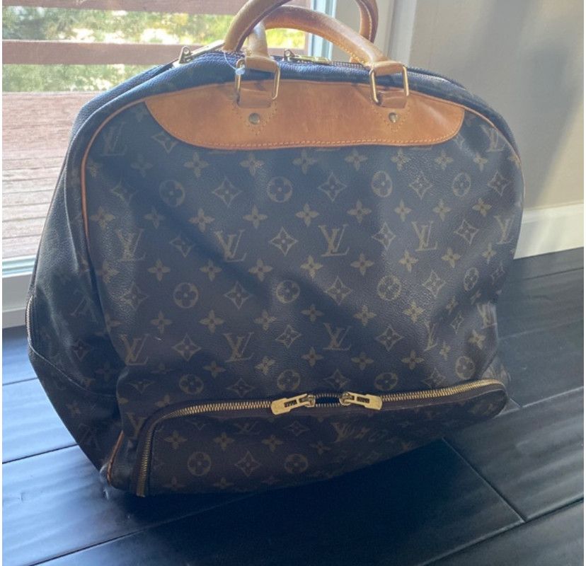 Louis Vuitton Evasion MM Monogram Canvas Size ONE SIZE - 1 Thumbnail